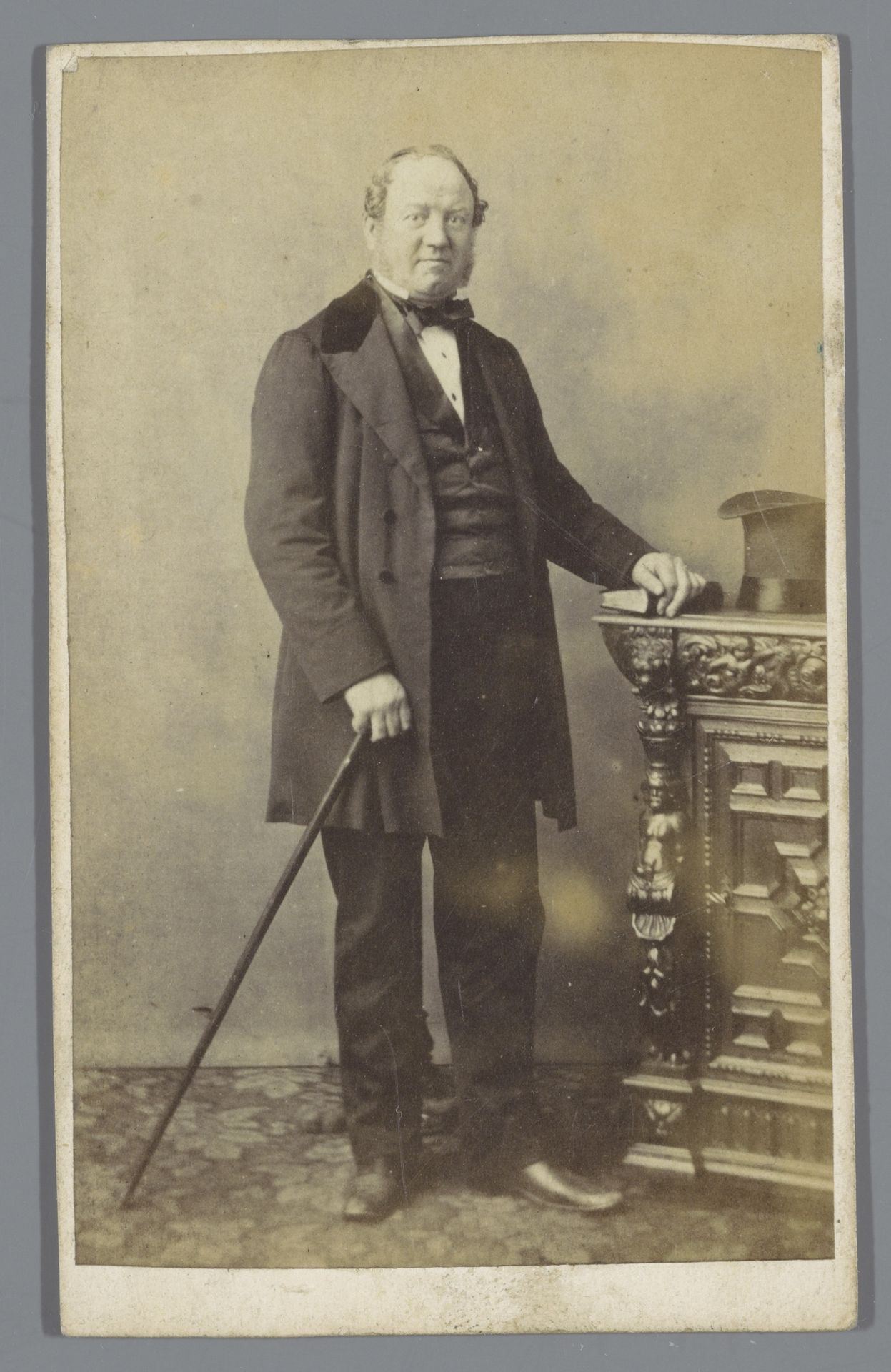 Portret van een onbekende man met stok by Alphonse Plumier