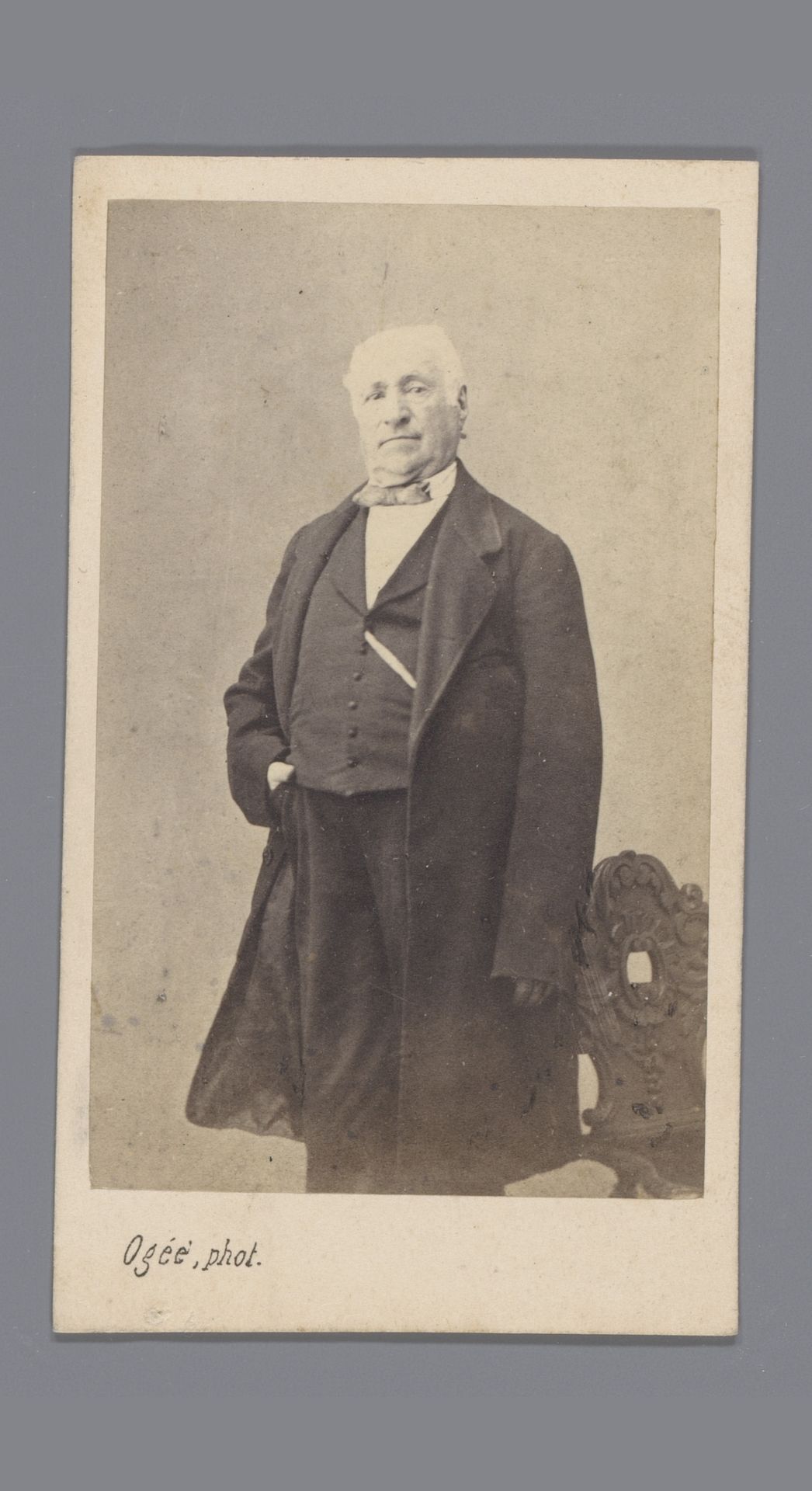 Portret van een onbekende oude man by Pierre Ogée
