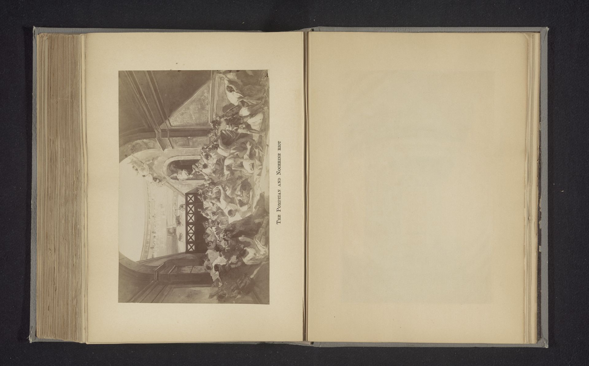 Fotoreproductie van een gezicht op de rel van Pompeï en Nocerino by Anonymous