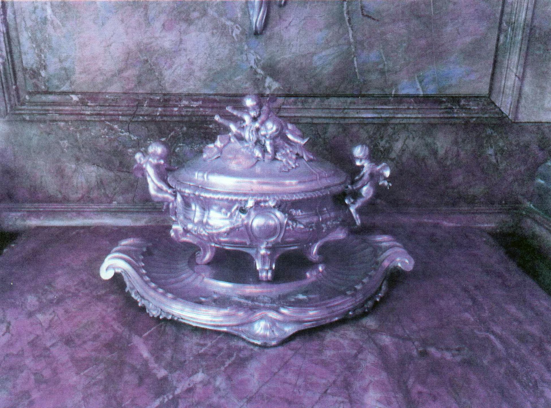 Tureen, plateau, and cover by Louis-Joseph Lenhendrick