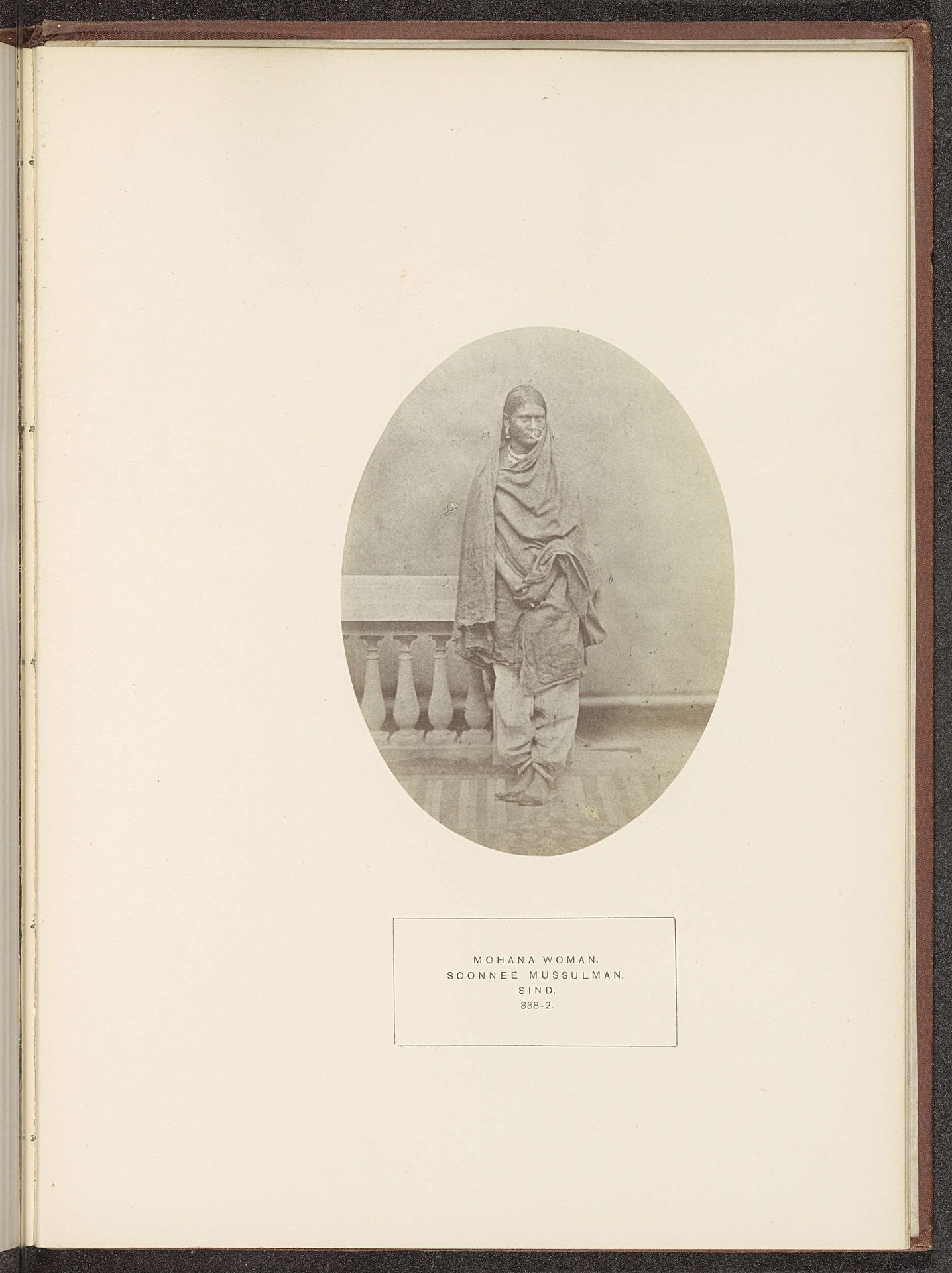 Portret van een onbekende vrouw van de Mohana-stam by Henry Charles Baskerville Tanner