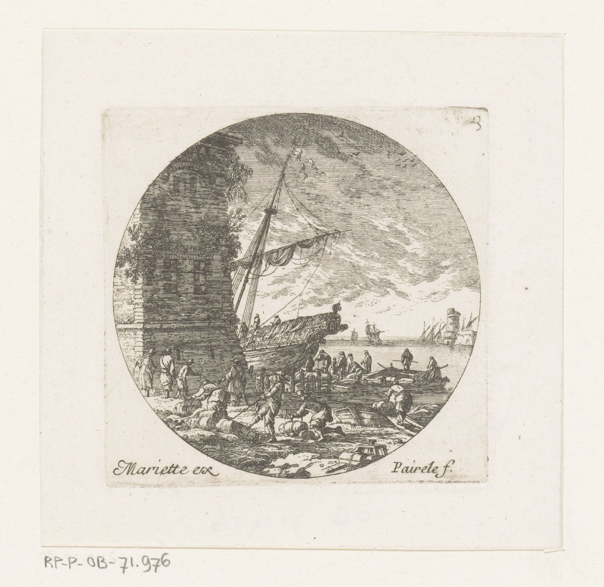 Havenarbeiders op strand bij schip by Nicolas Perelle