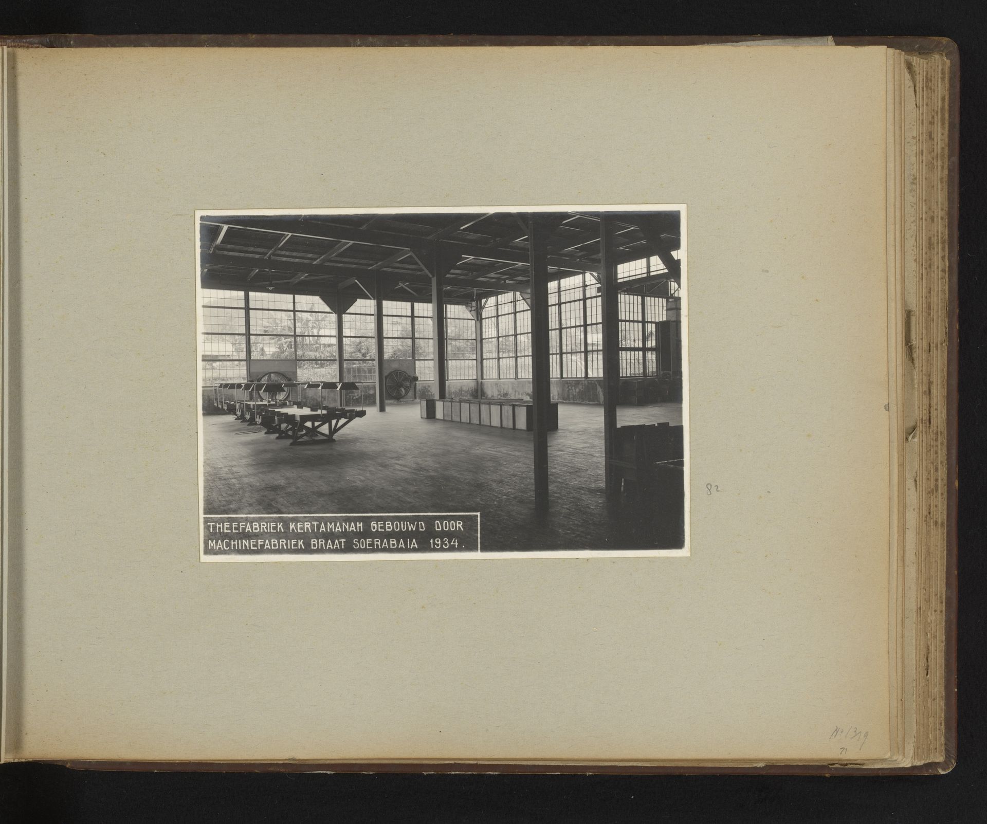 Theefabriek Kertamanah gebouwd door Machinefabriek Braat Soerabaia 1934 by Anonymous