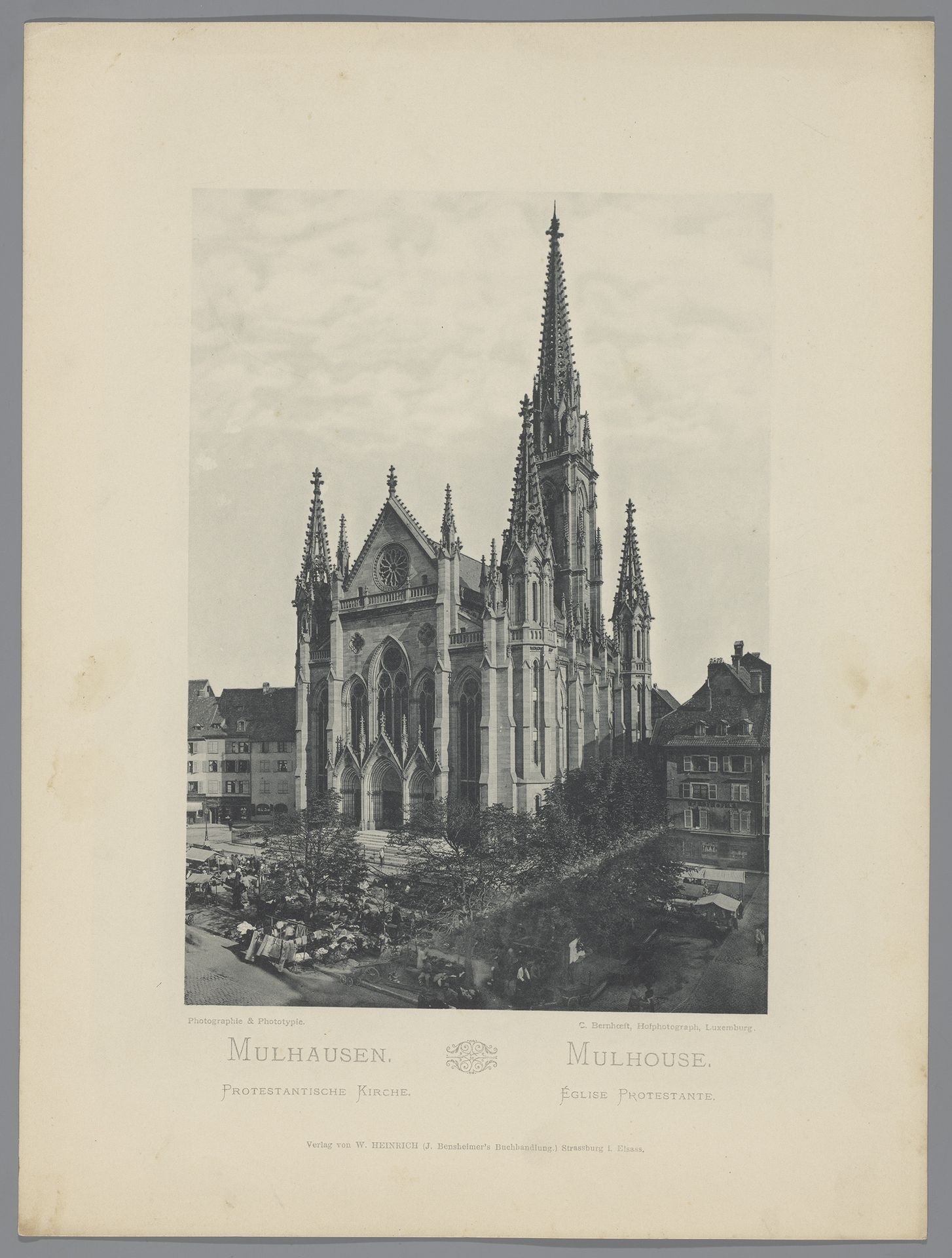 Gezicht op de Temple Saint-Étienne te Mulhouse by Charles Bernhoeft