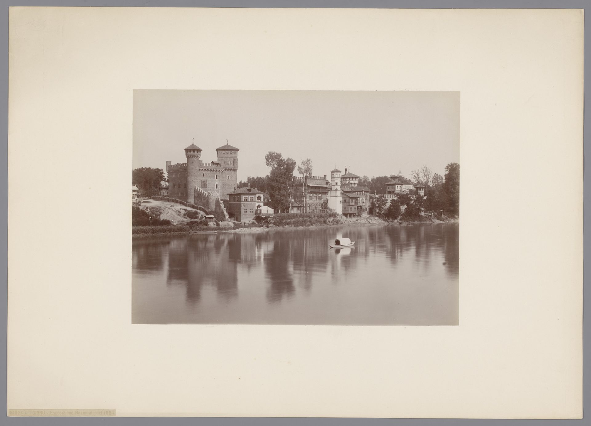 Gebouwen aan de Po tijdens de Nationale Tentoonstelling van 1884 in Turijn, Italië by Carlo Brogi