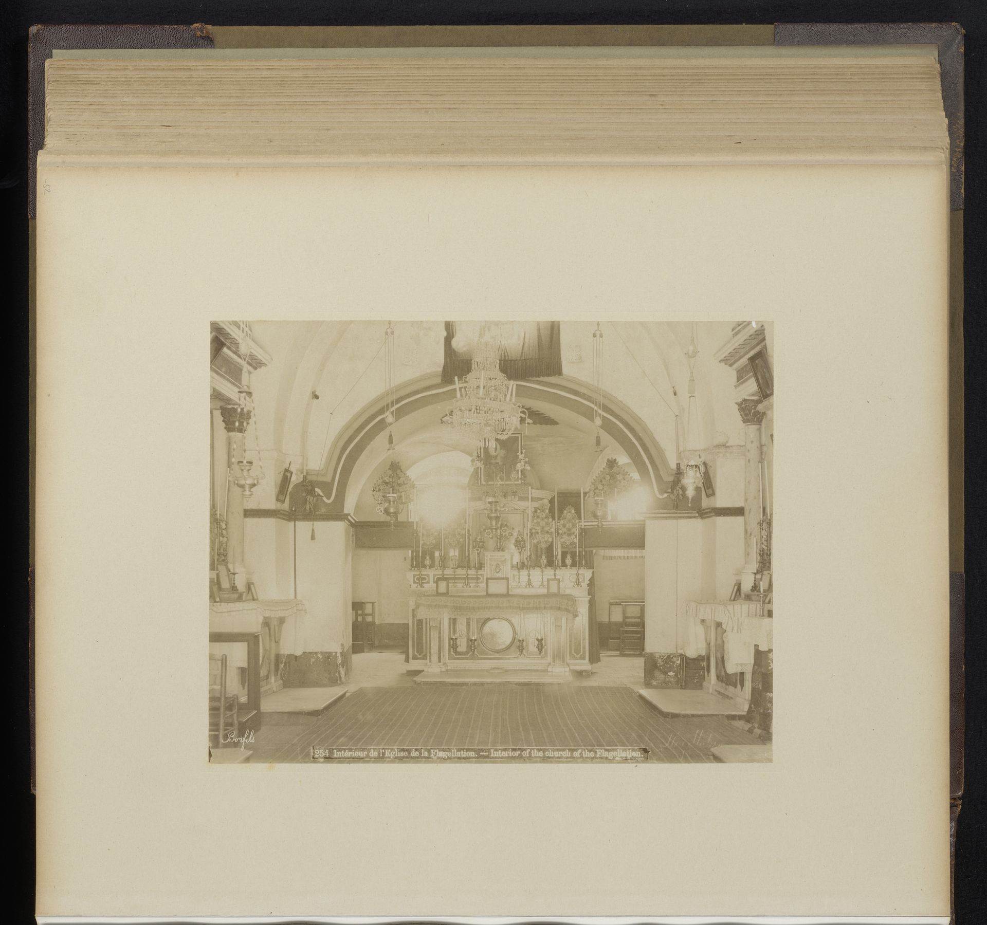 Altaar in de kerk van de geseling in Jeruzalem by Félix Bonfils