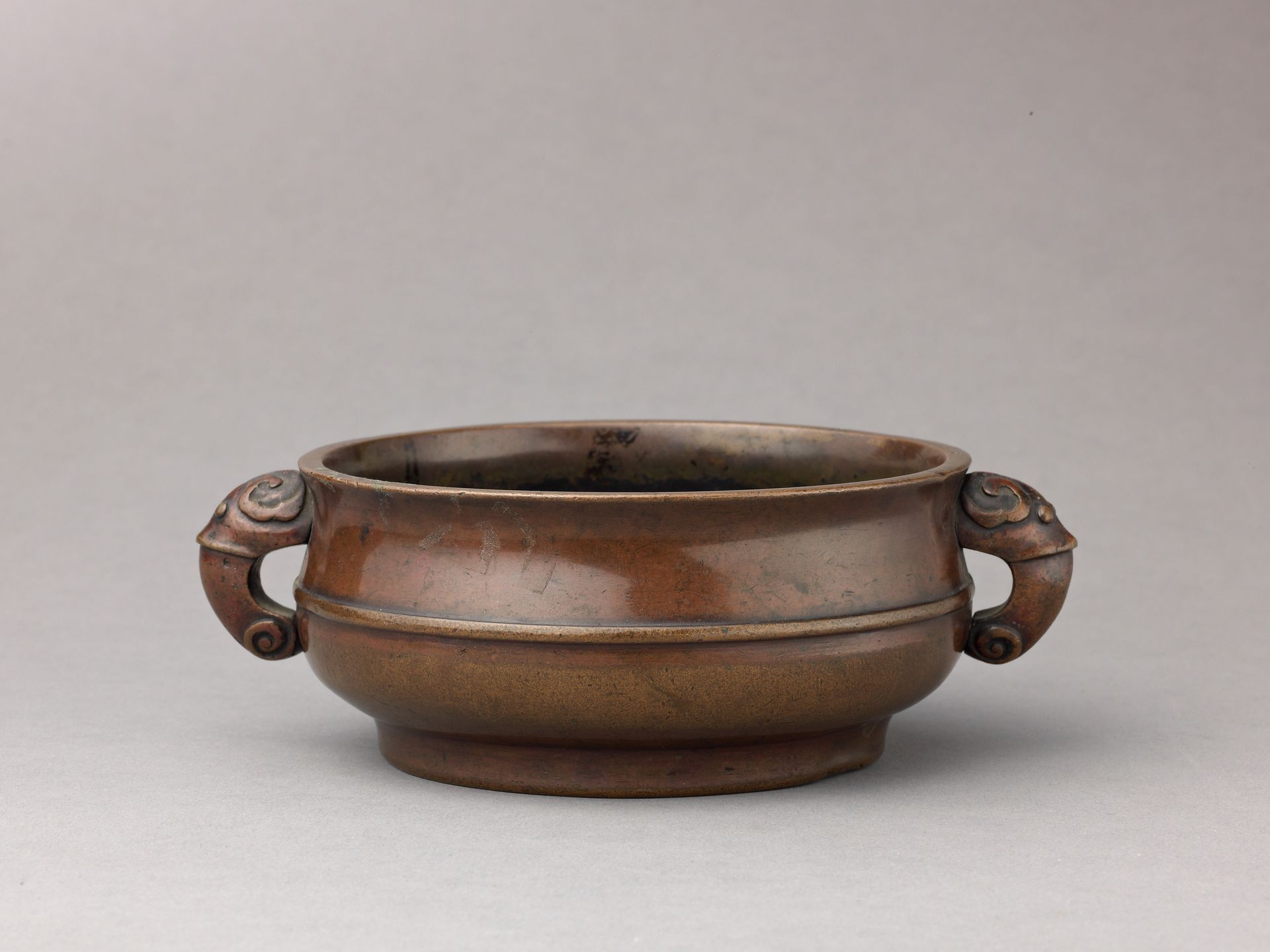 Censer with elephant-shaped handles by Chinese