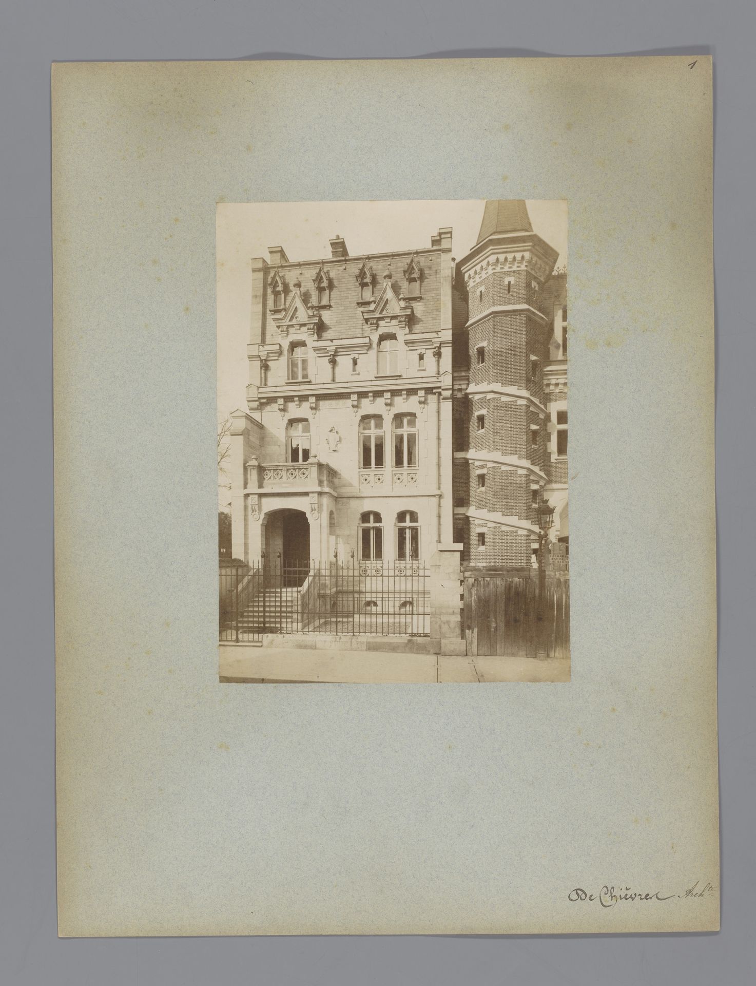 Façade van een gebouw in Parijs by Lampué et Cie