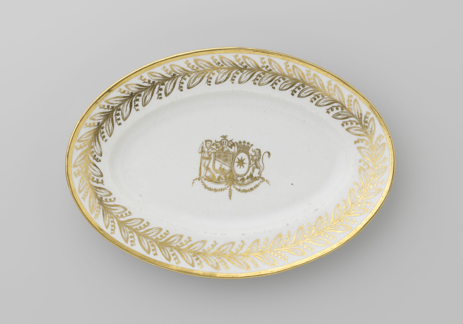 Dish with the coat of arms of Hendrik Peter Godfried Quack and Isabella Gertraud von Carnap by E. Blancheron