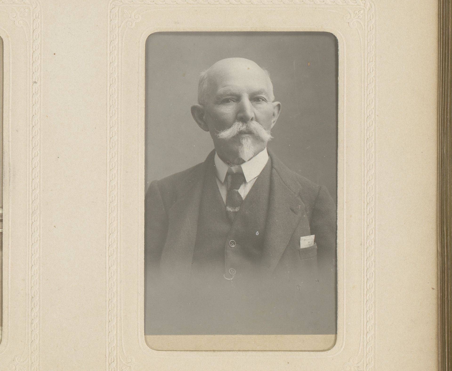 Portret van een man met snor en sik by Gustav Schubert
