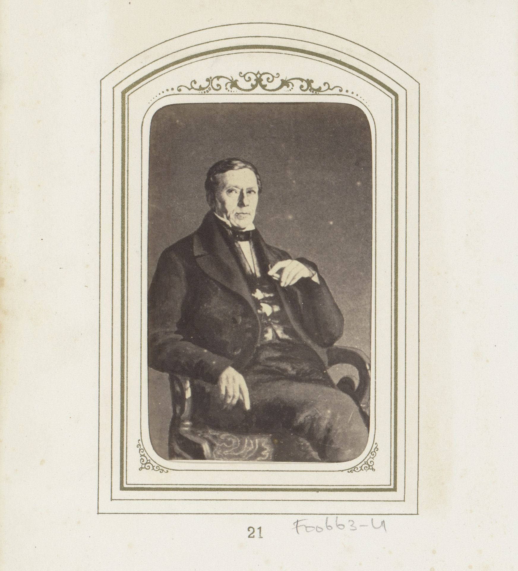 Portret van een zittende man by Hermanus Siderius