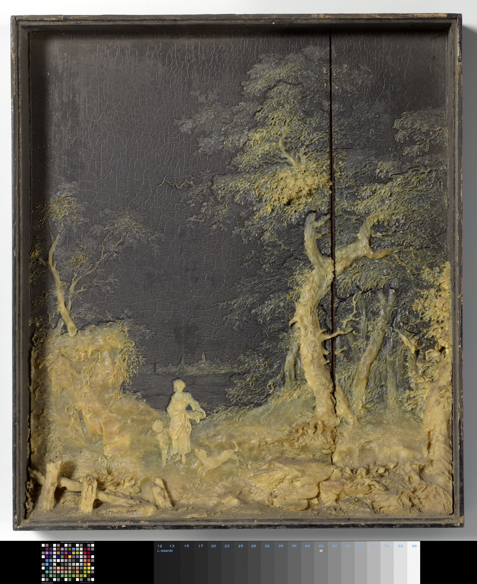 Landschap, waarin een vrouw, kind en hond als stoffage, uitgevoerd in gele was op zwart gelakt paneel by J. van Straten