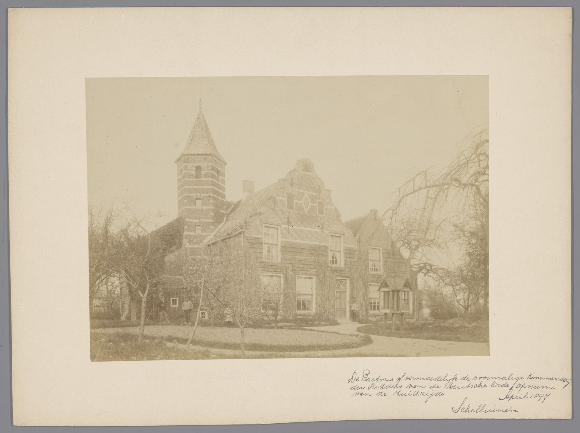 Gezicht op de Pastorie Hervormde Kerk te Schelluinen by anoniem (Monumentenzorg)