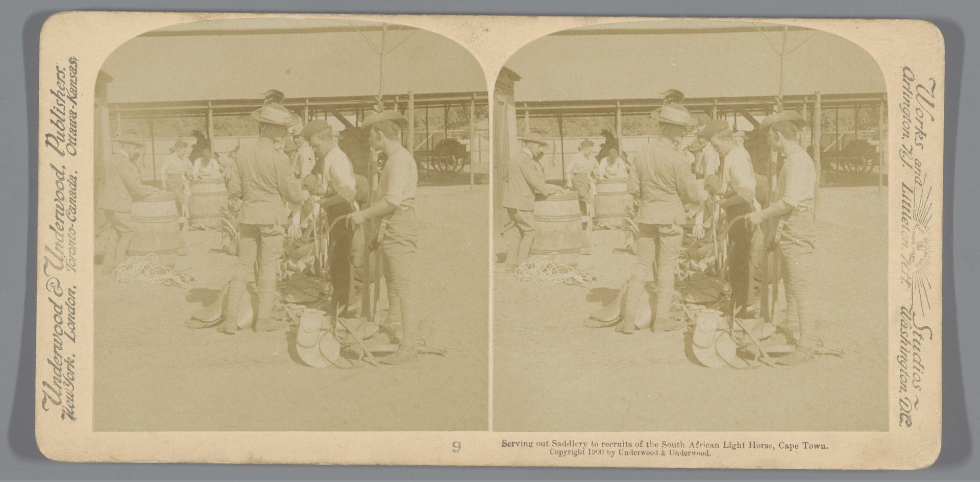 Het uitdelen van zadels aan de rekruten van de South African Light Horse te Kaapstad by Anonymous