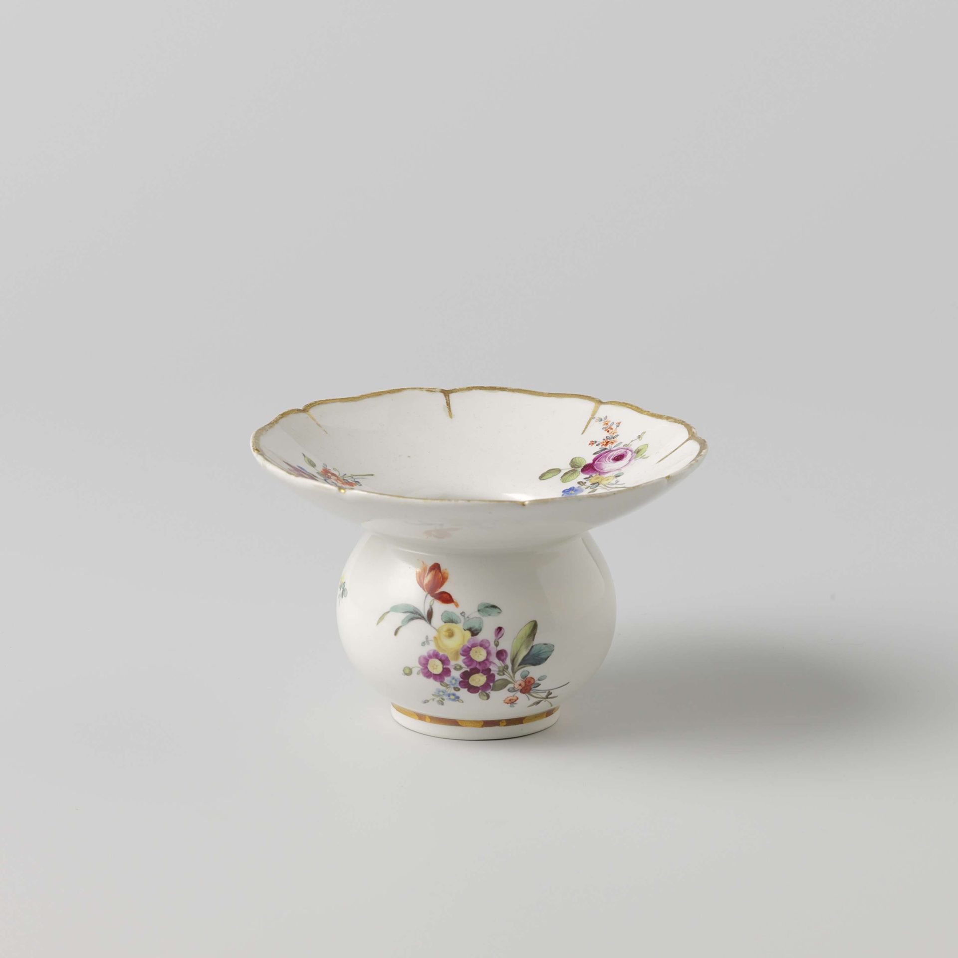 Spittoon with bouquets and flowers by Ansbach