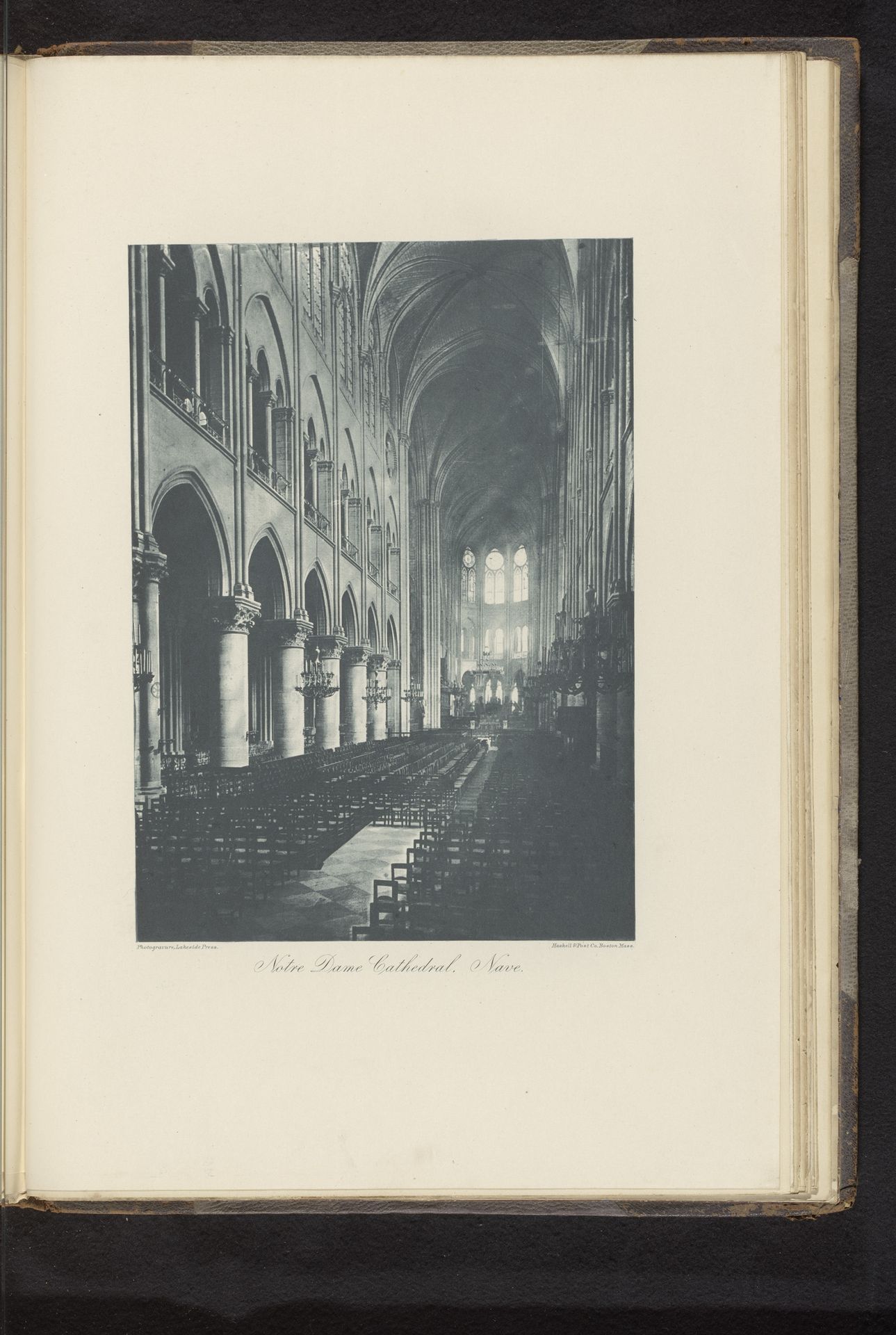 Interieur van de Notre-Dame te Parijs by Anonymous