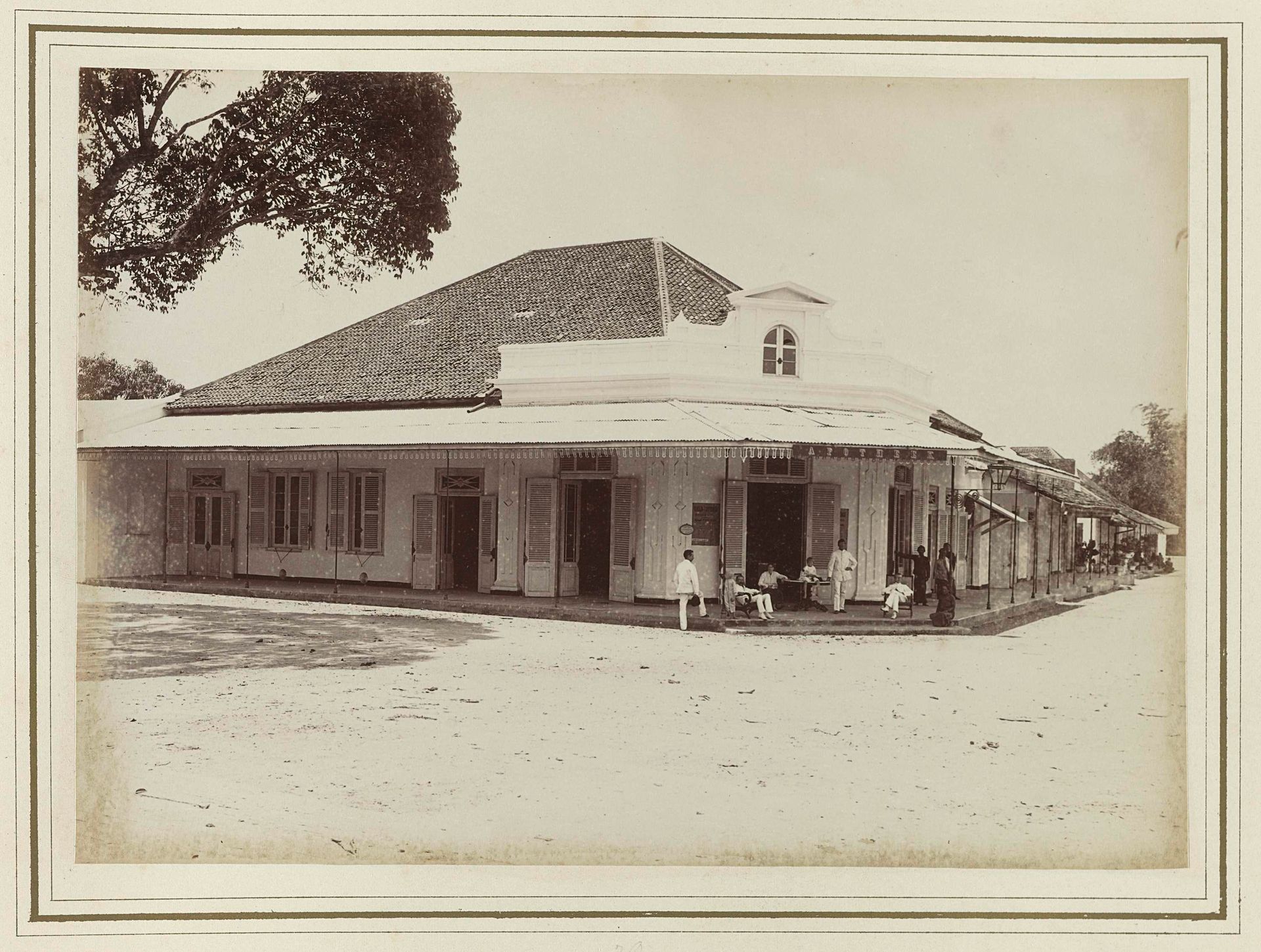 Apotheek van J. van Gorkum & Co. by Kassian Céphas