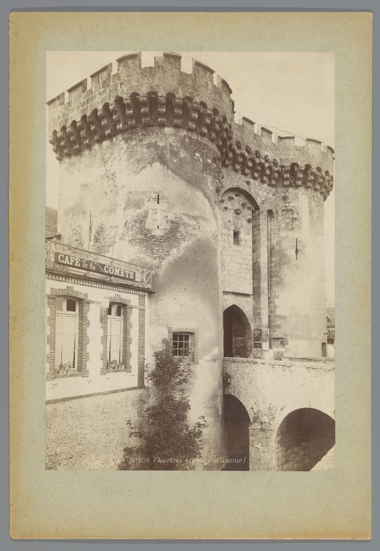 Porte Guillaime te Chartres by Médéric Mieusement