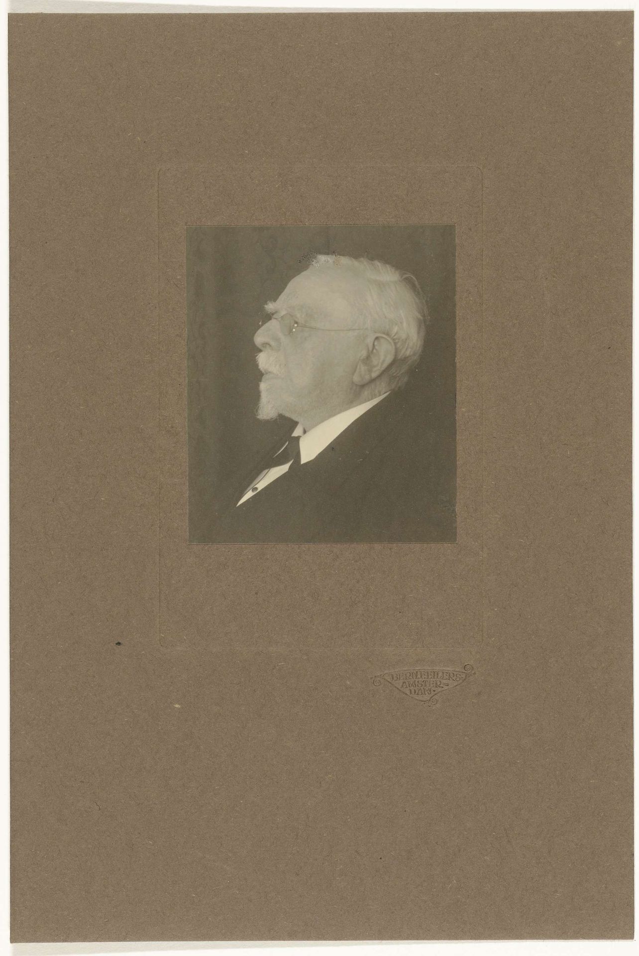 Portret van August Allebé, en profil by Bernard Eilers