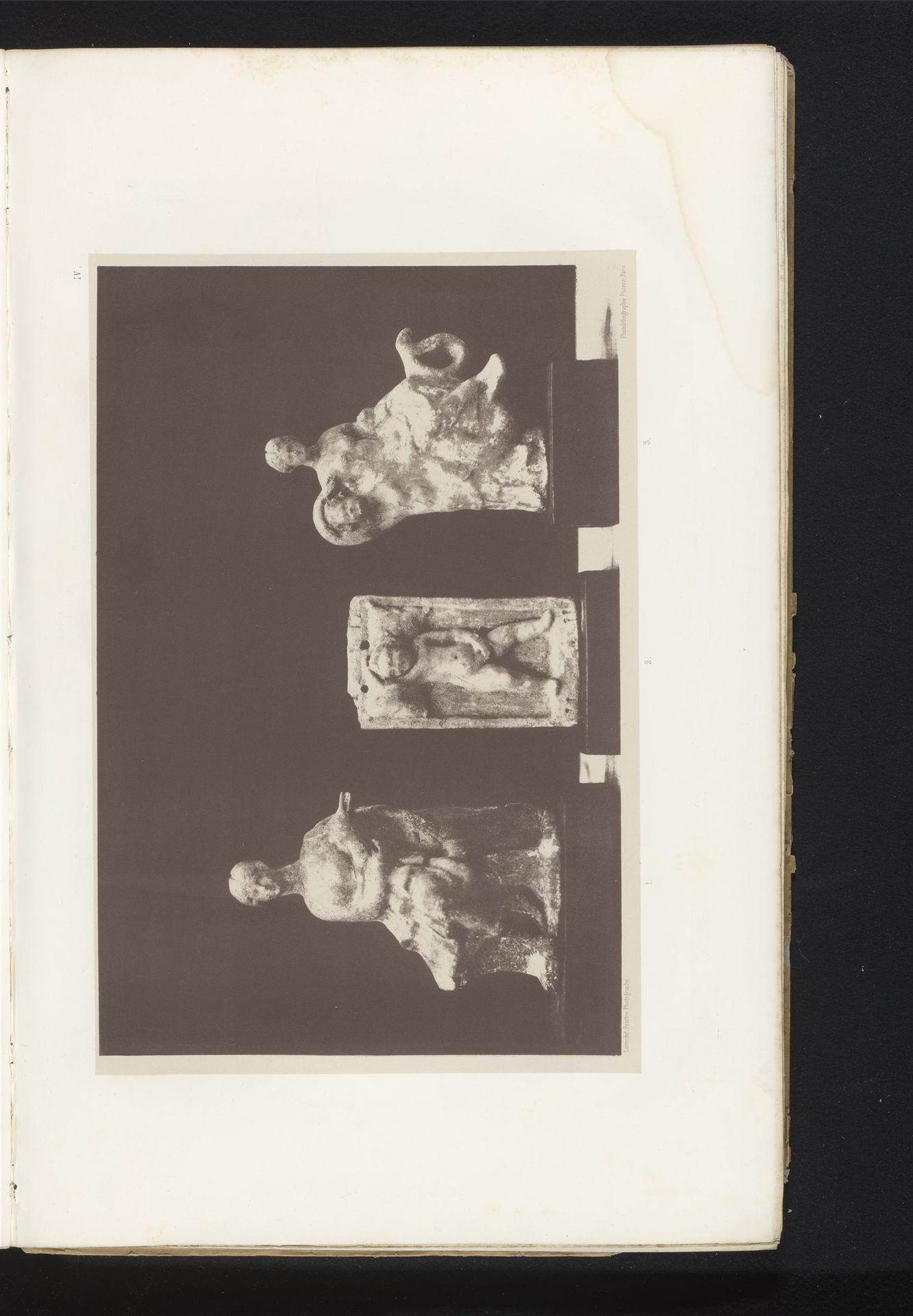 Drie terracotta sculpturen van een zittende Diana, een slapend kind in een wieg en Thetis by Marcel Gustave Laverdet