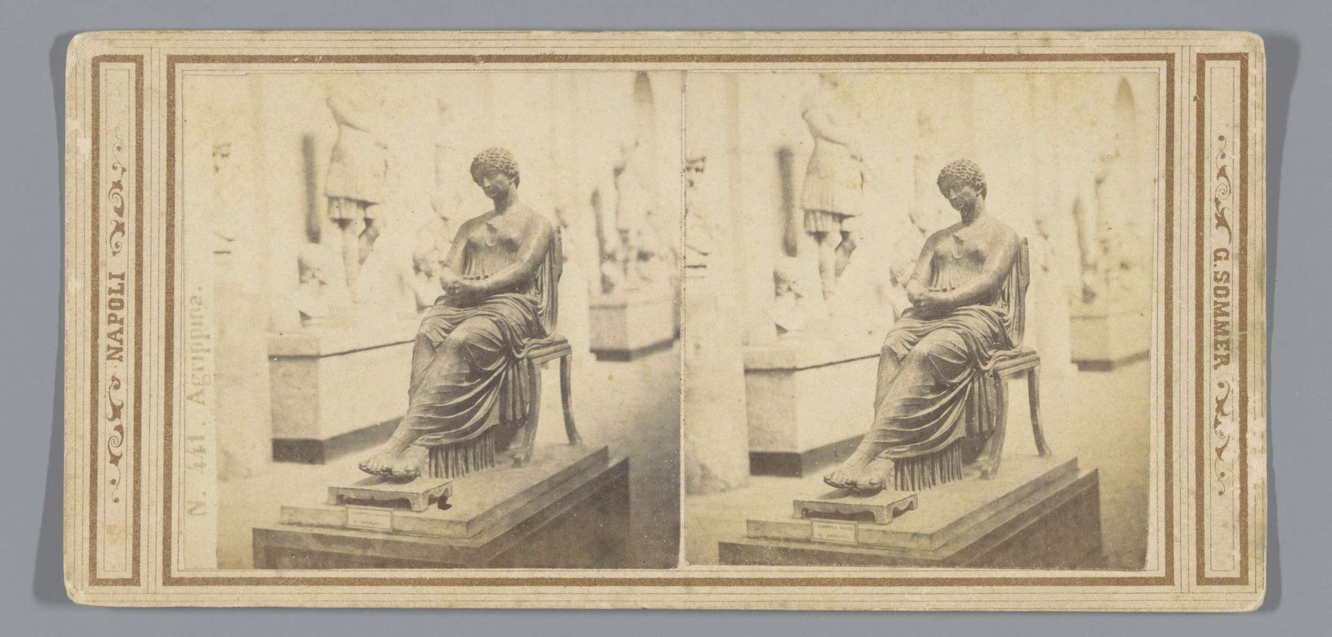 Sculptuur van Agrippina minor in een museum in Napels by Giorgio Sommer