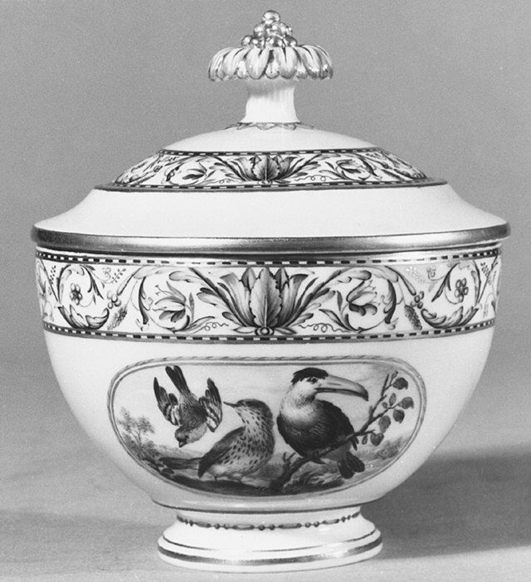Sugar bowl with cover (part of a service) by Meissen Manufactory