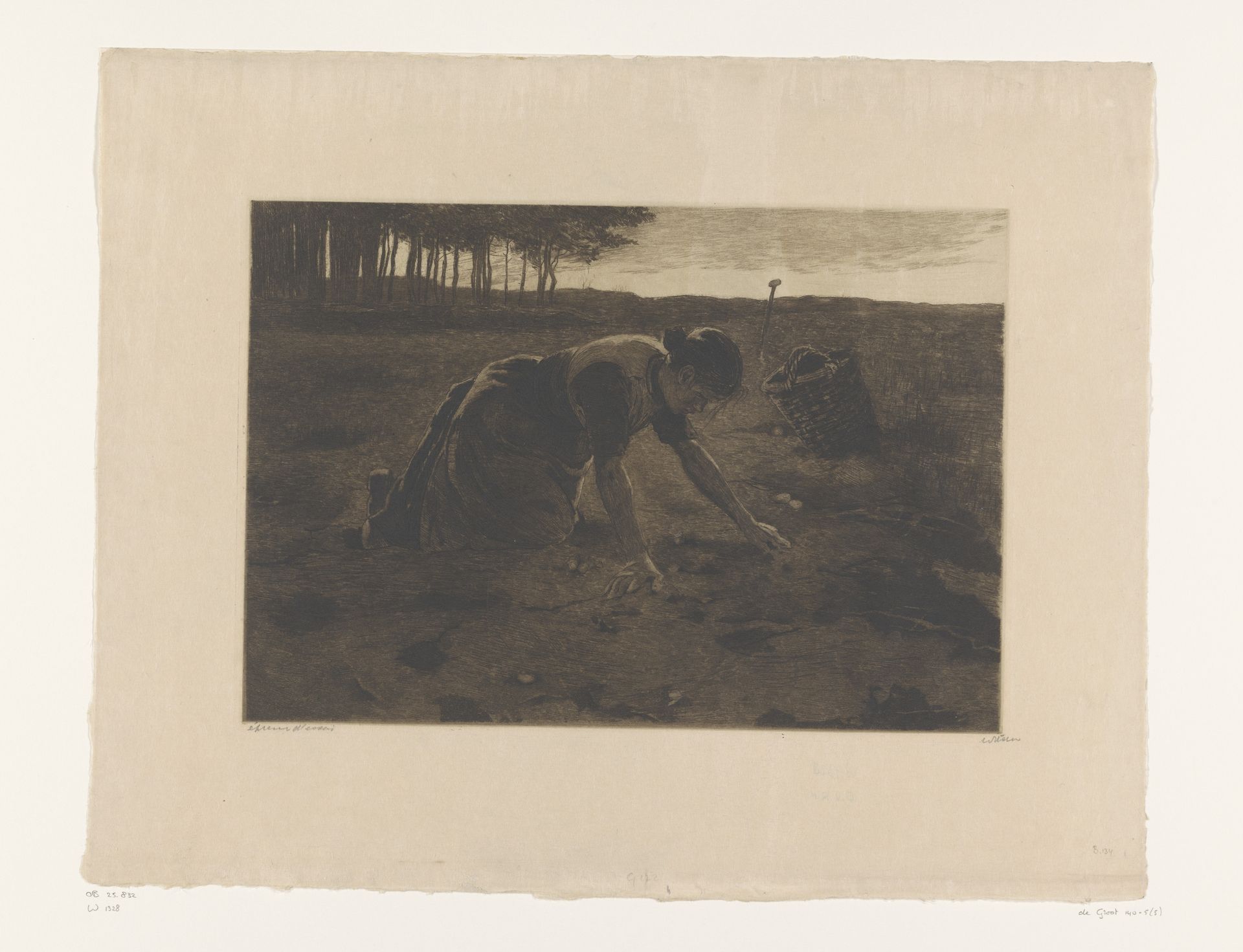 Vrouw op haar knieën rooit aardappelen by Willem Witsen