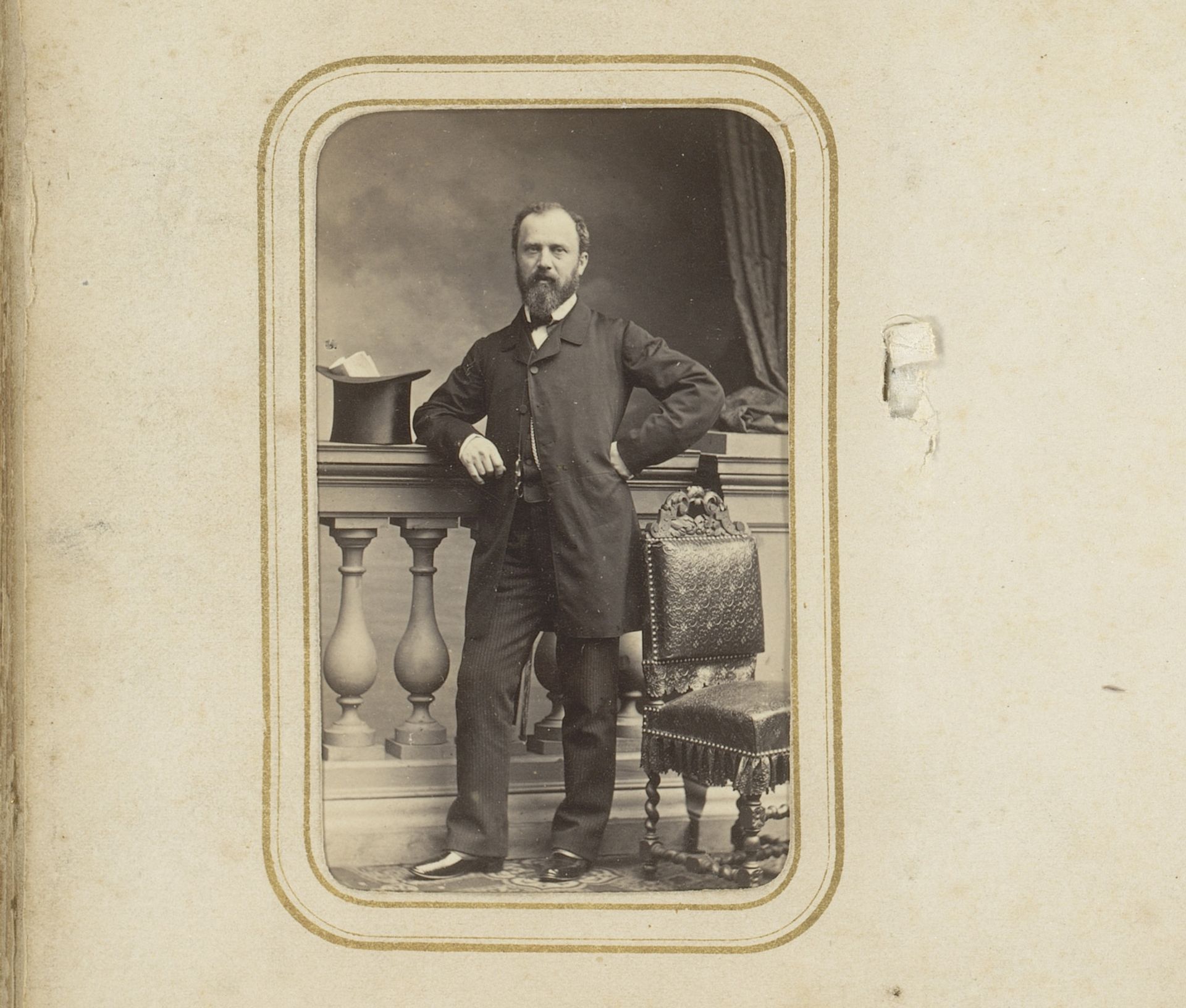 Portret van een man met baard by Louis Wegner