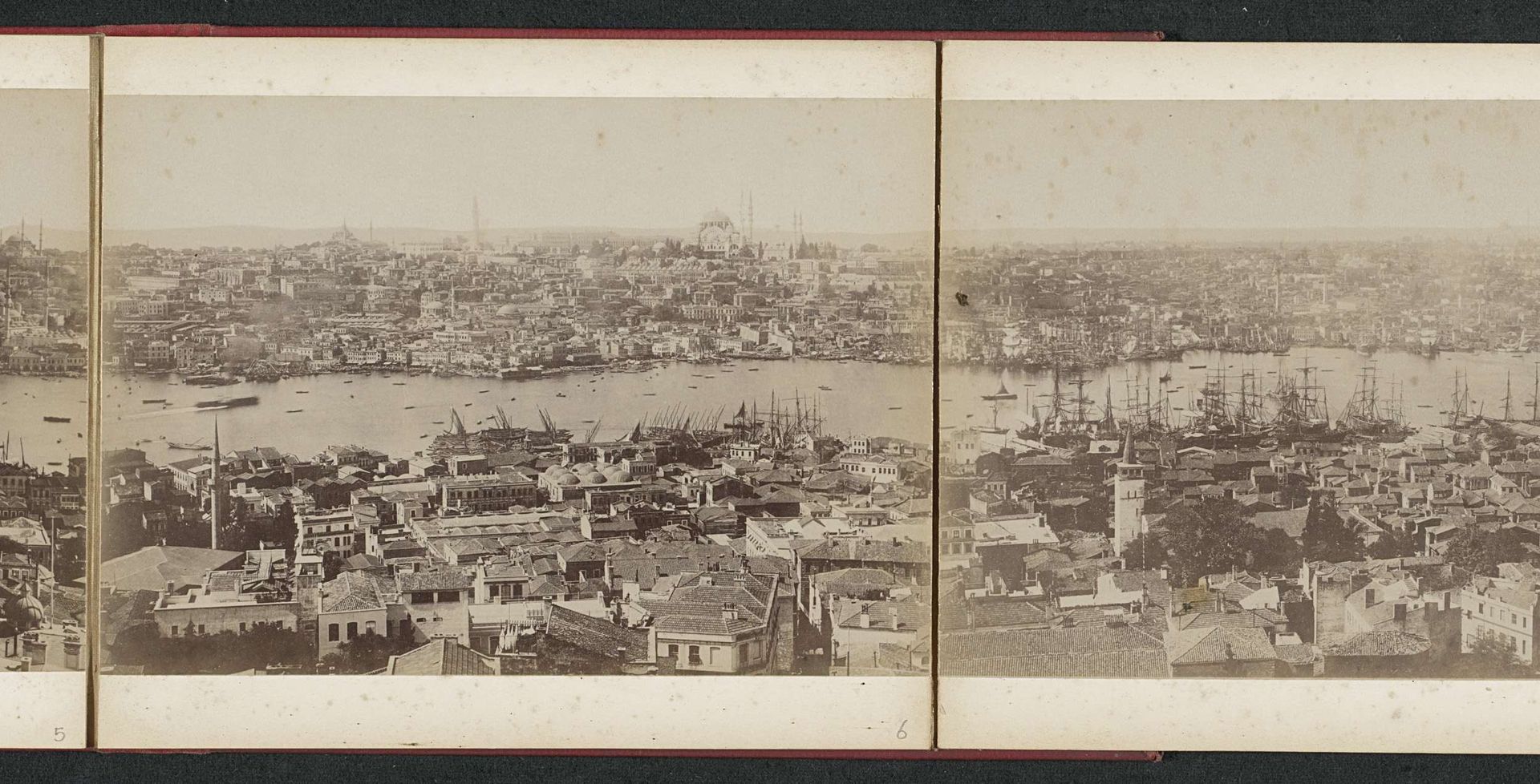 Gezicht op stadswijken van Istanbul en de oevers van de Gouden Hoorn by Sébah & Joaillier