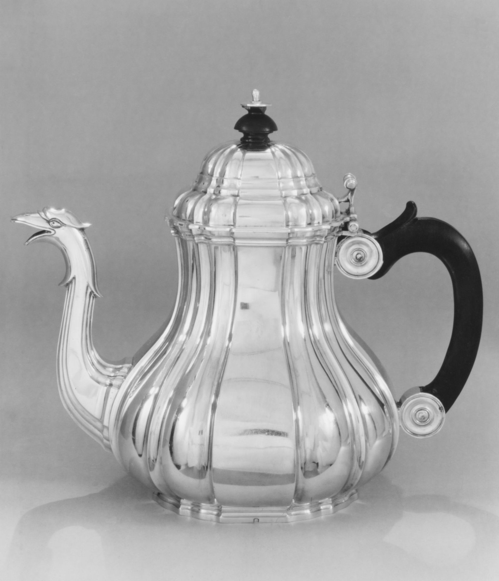 Teapot by Barthélemy Decourchelle