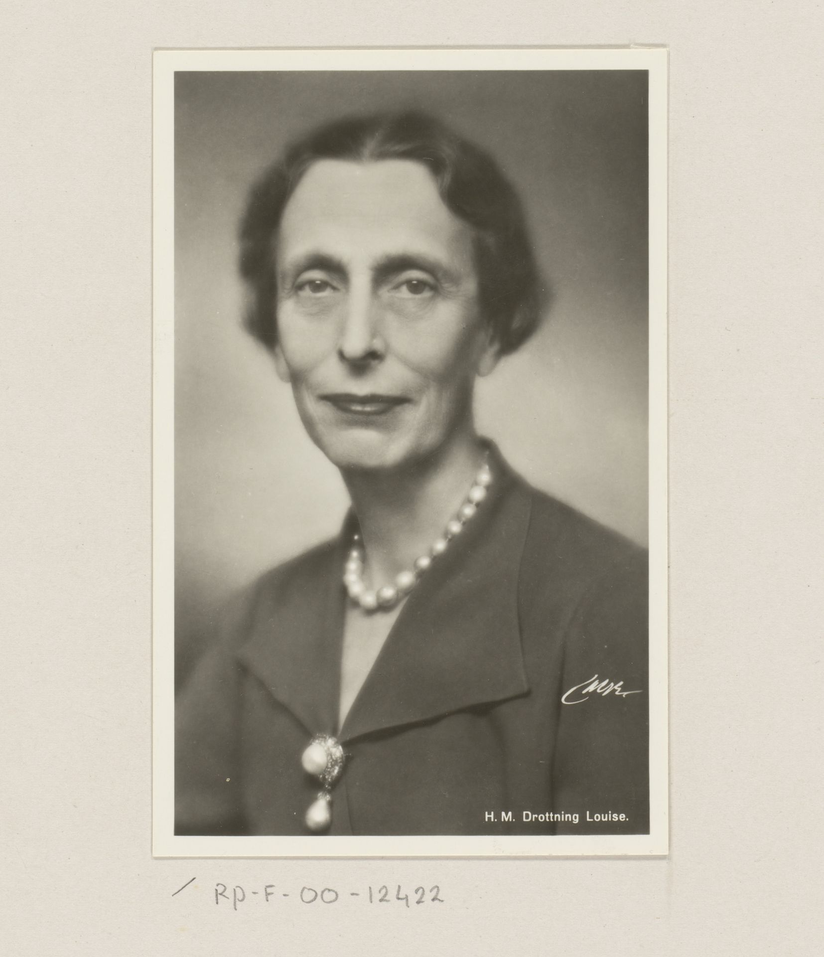 H.M. Drotting Louise by Anonymous