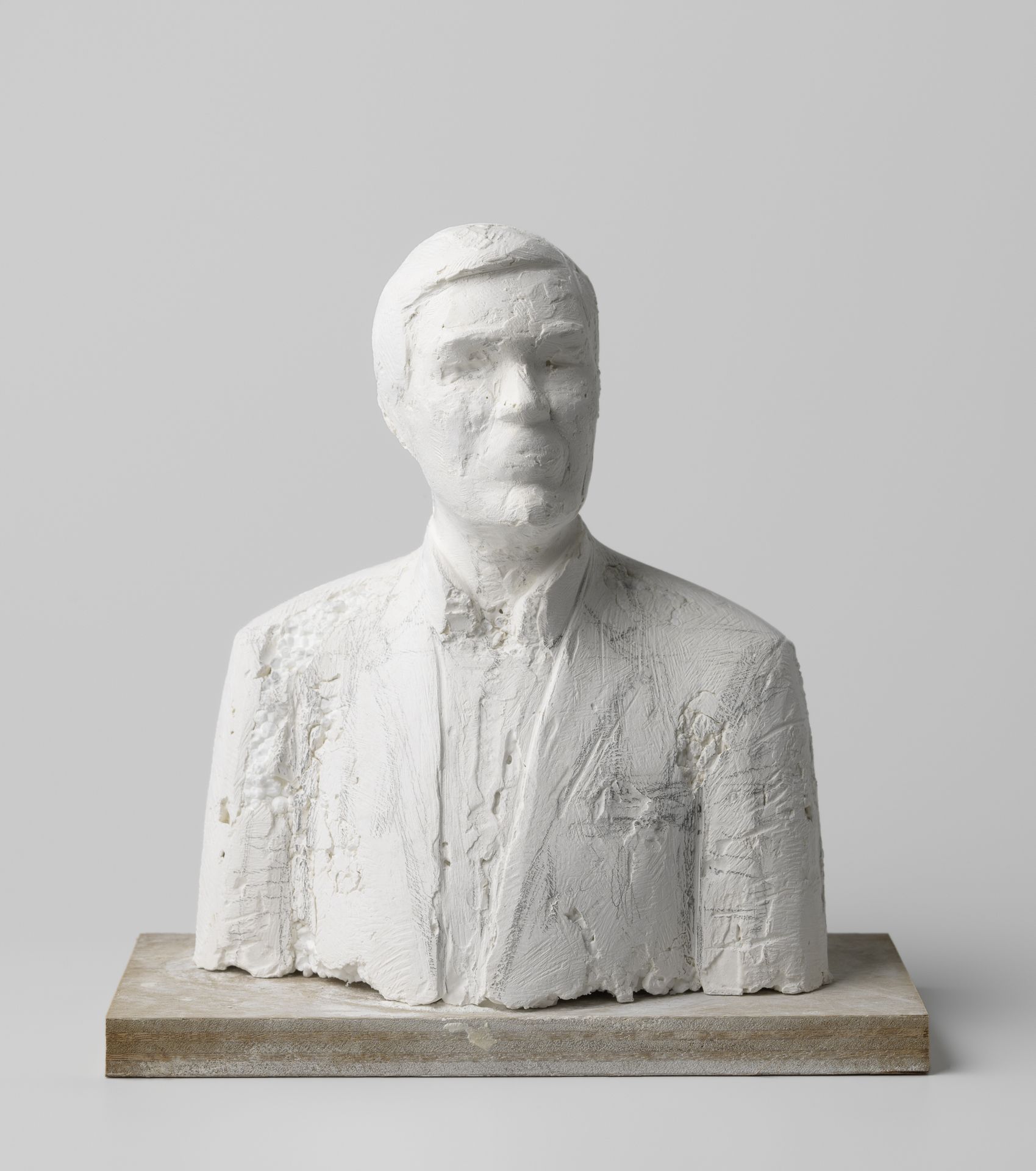 Schets van gips voor buste Ronald de Leeuw by Tony van de Vorst