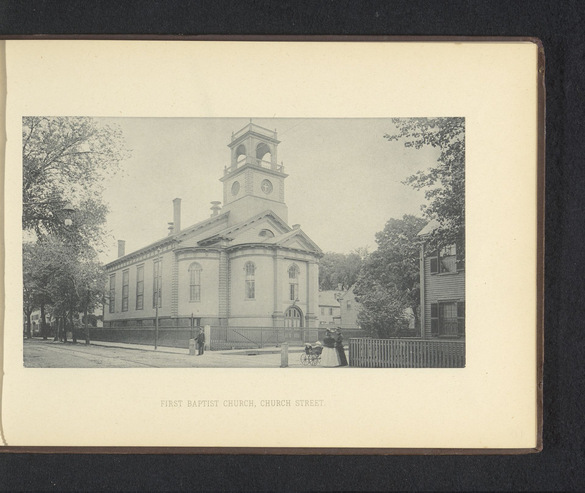 Gezicht op de First United Baptist Church te Lowell by Anonymous
