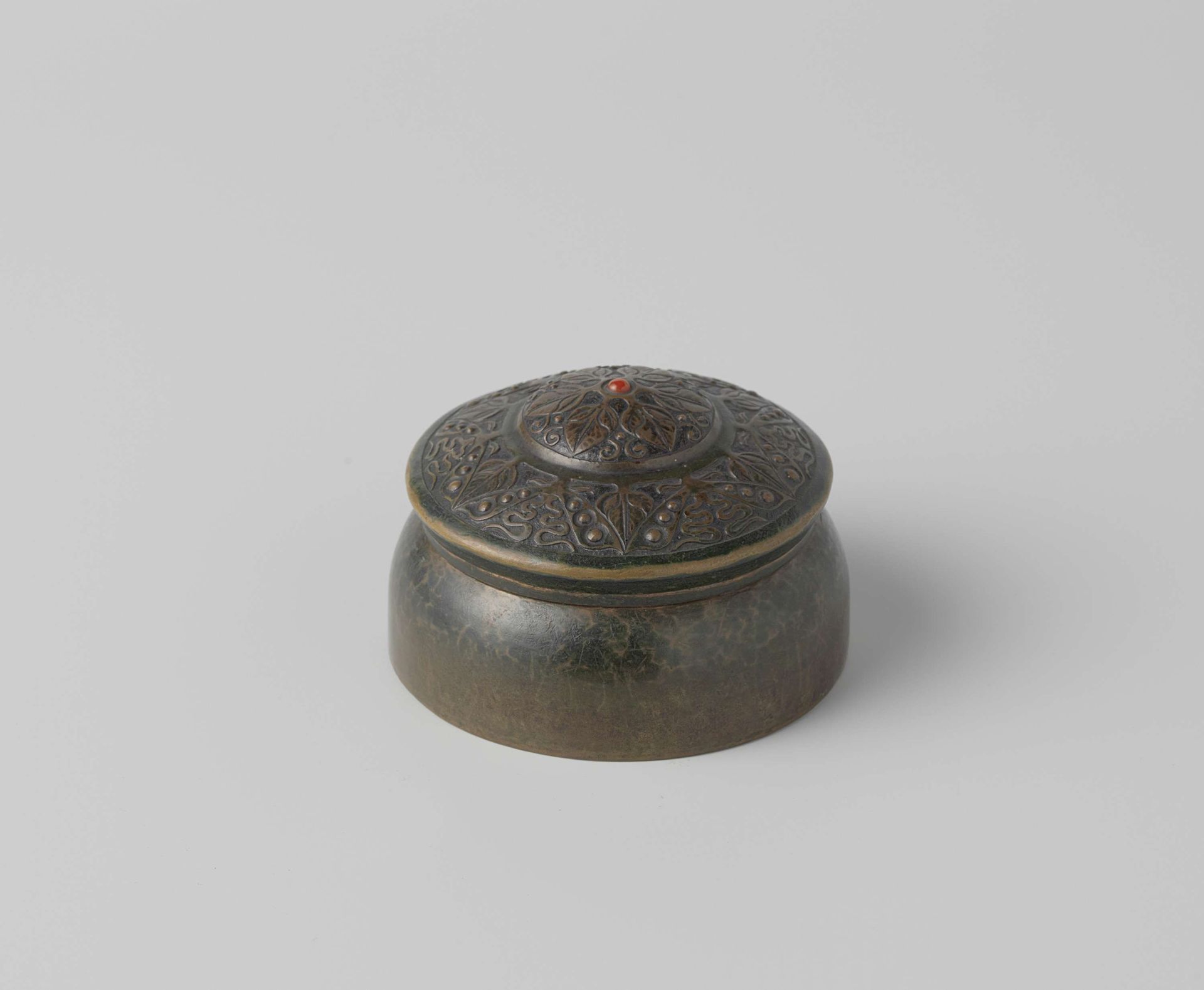 Ronde doos met deksel by G.H. Lantman
