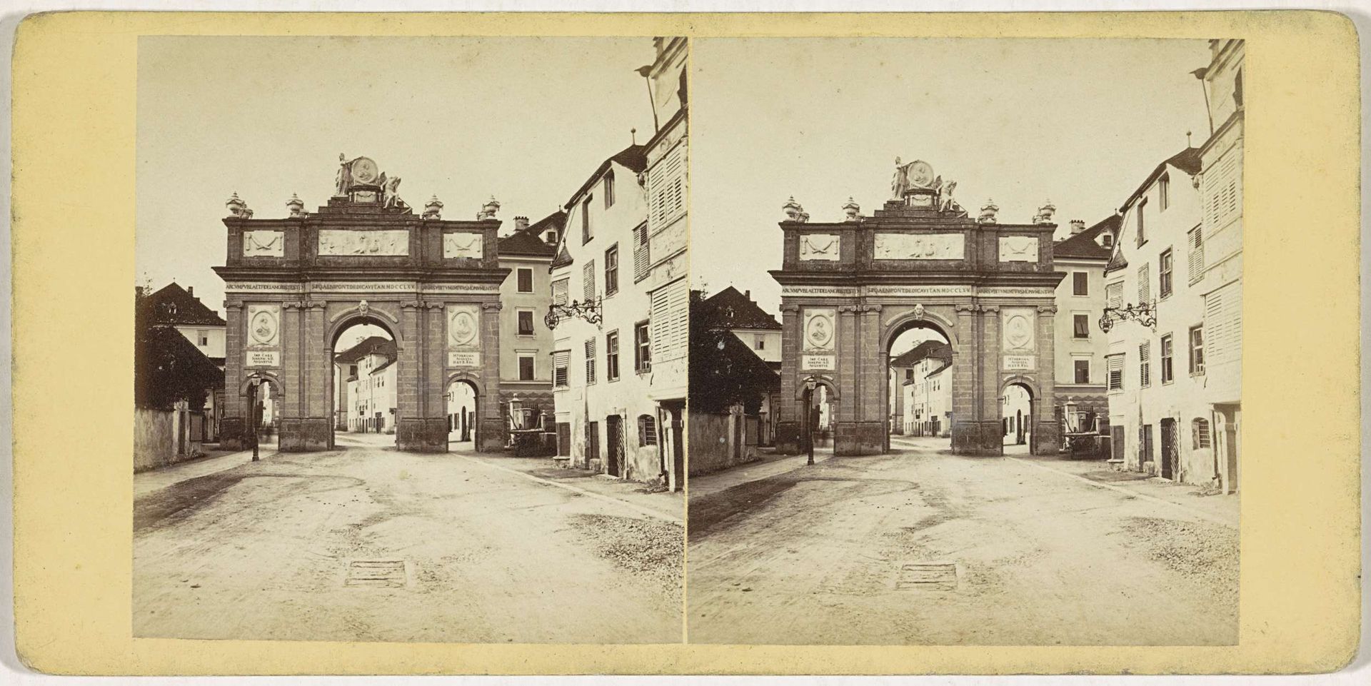 Noordzijde van de triomfboog in Innsbruck by Johann Friedrich Stiehm