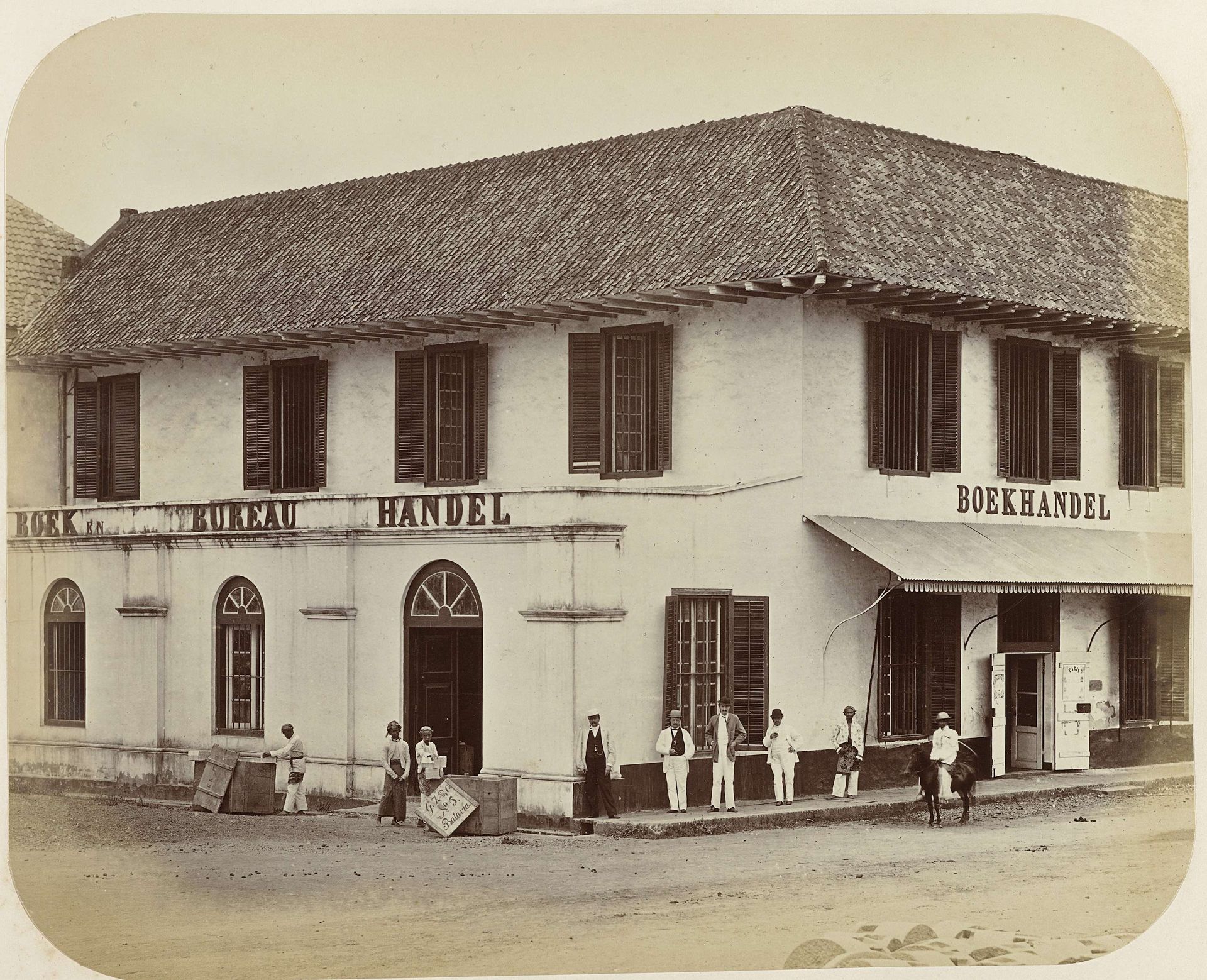 Boekhandel Kolff & Co. te Batavia by Woodbury & Page