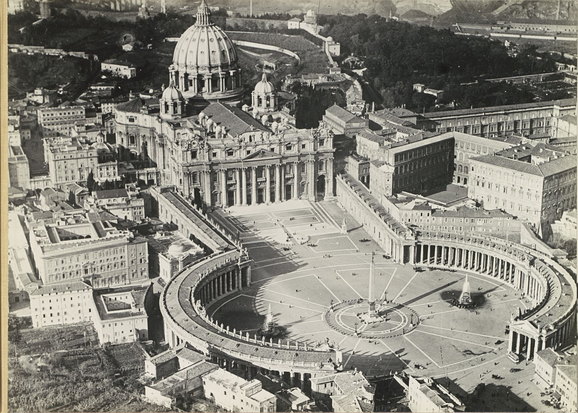 Sint-Pietersplein te Rome, gezien vanuit de lucht by Anonymous