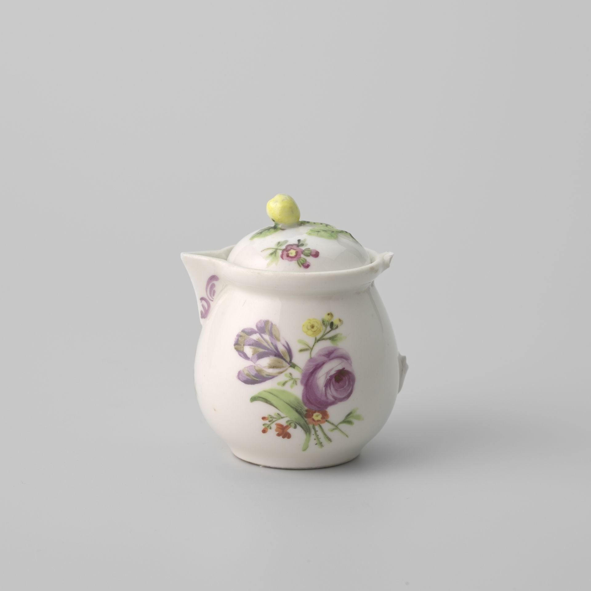 Milk jug with a bouquet and flower sprays by Kaiserliche Porzellanmanufaktur