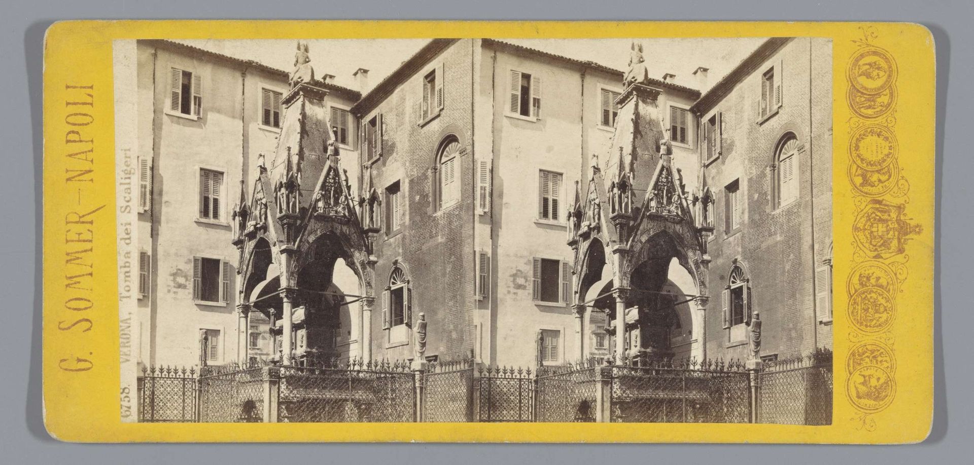 Gezicht op de Arche scaligere in Verona by Giorgio Sommer