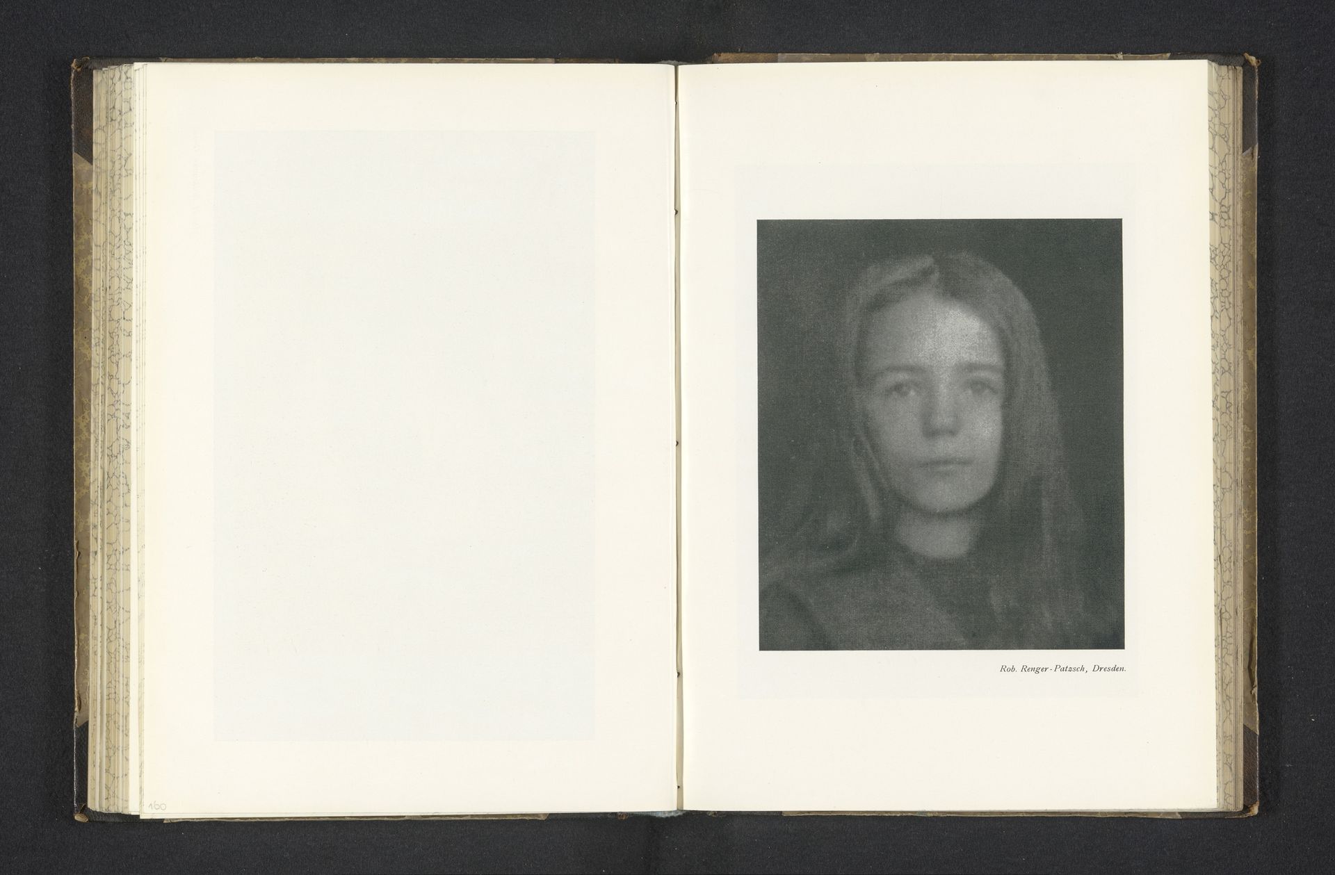 Portret van een onbekend meisje by Albert Renger-Patzsch