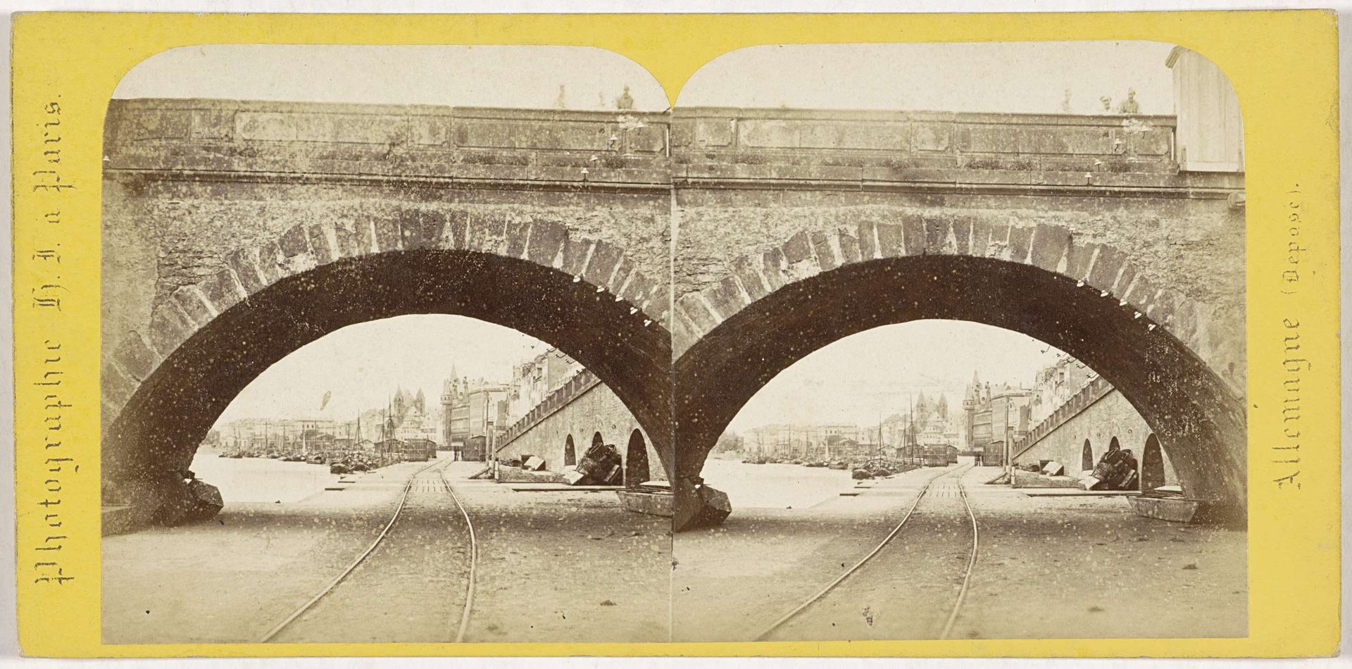 Haven van Frankfurt am Main in Duitsland, gezien onder een brug by Hippolyte Jouvin