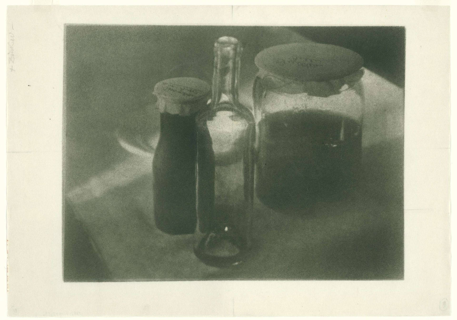 Stilleven met fles en potten by Heinrich Kuhn