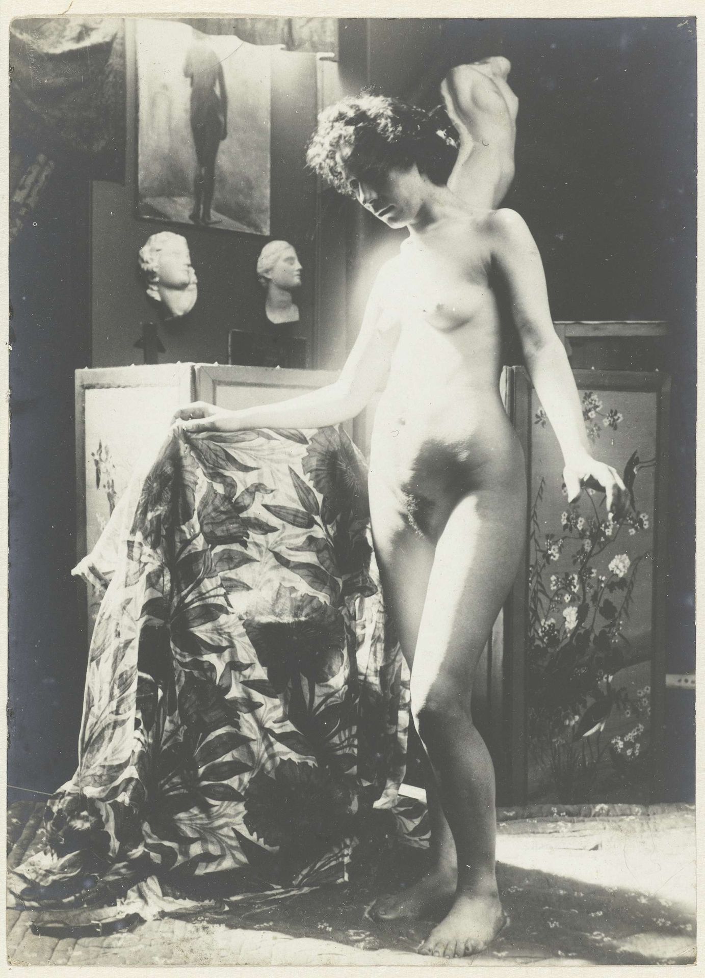 Vrouwelijk naakt in atelier by Henry Baudot