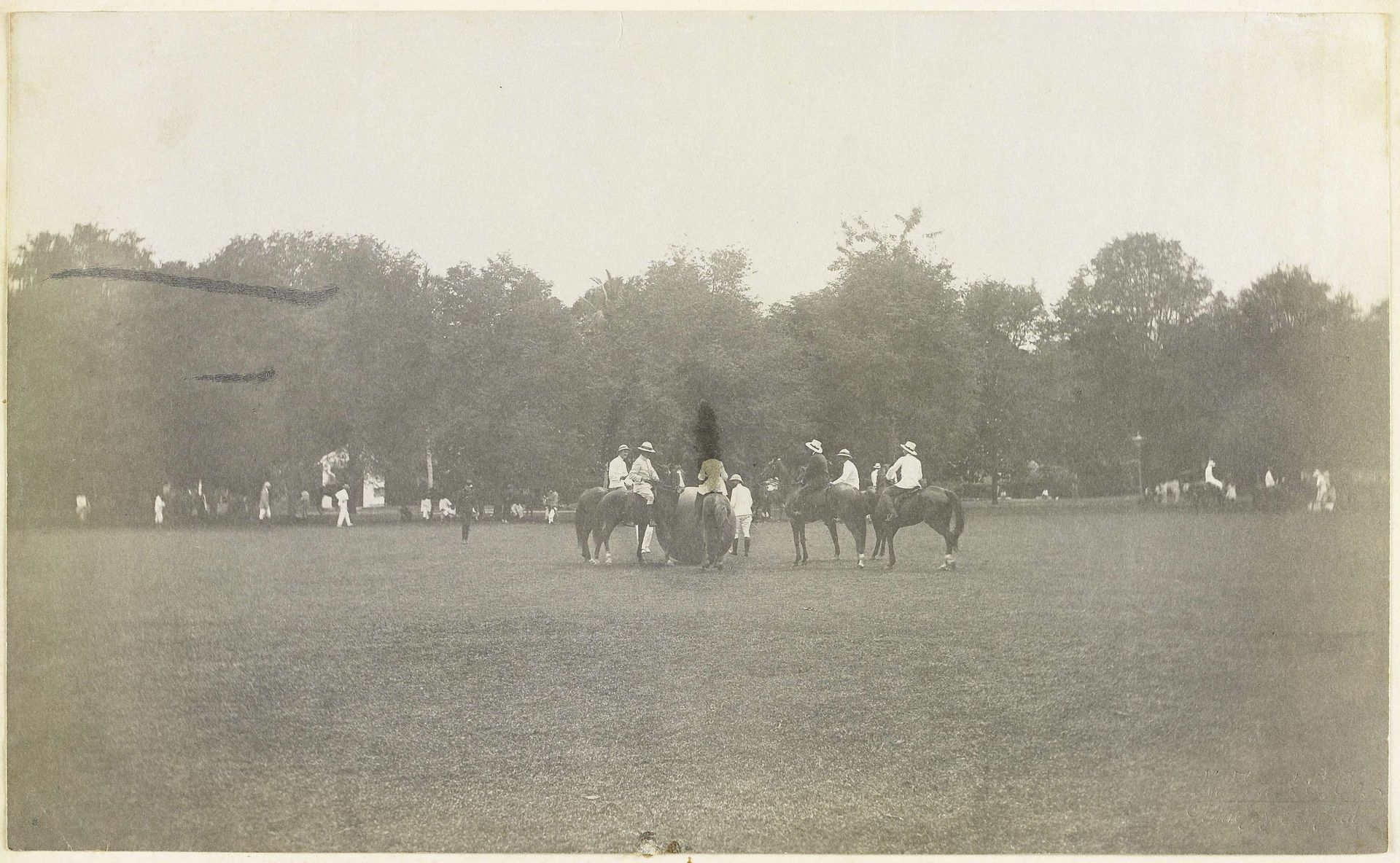 Ruiterspel met grote bal, Medan Sumatra by Heinrich Ernst & Co