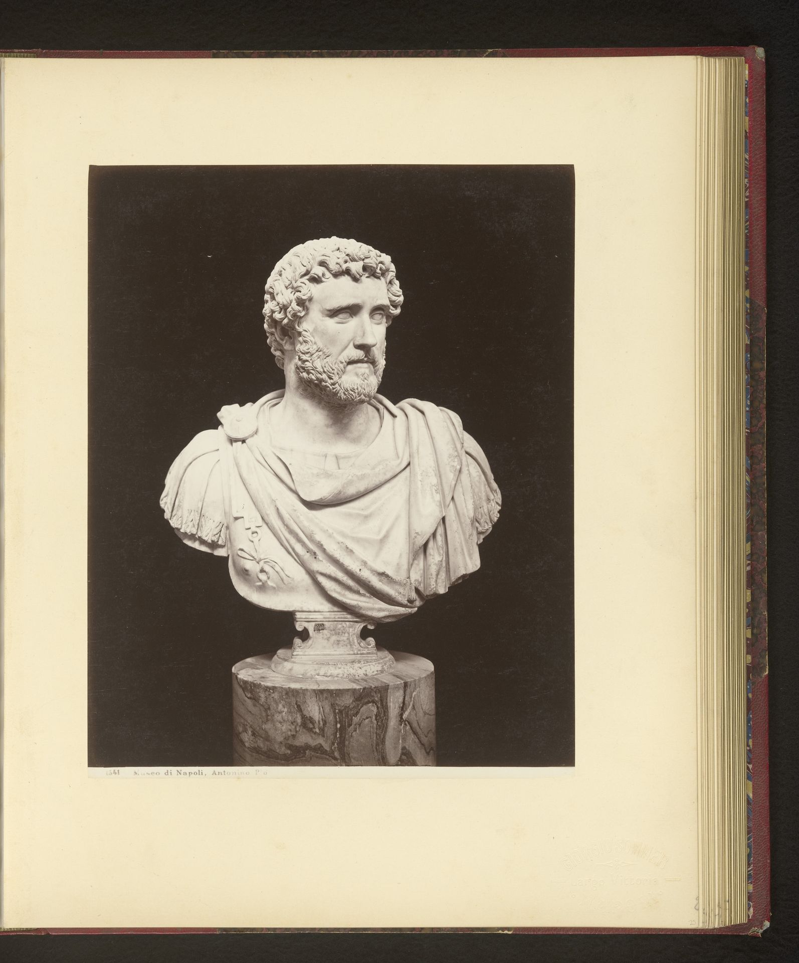 Buste van Antoninus Pius uit de collectie Farnese by Giorgio Sommer