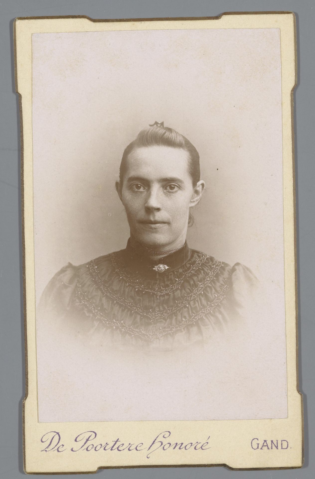 Portret van een onbekende vrouw by Honoré de Poortere