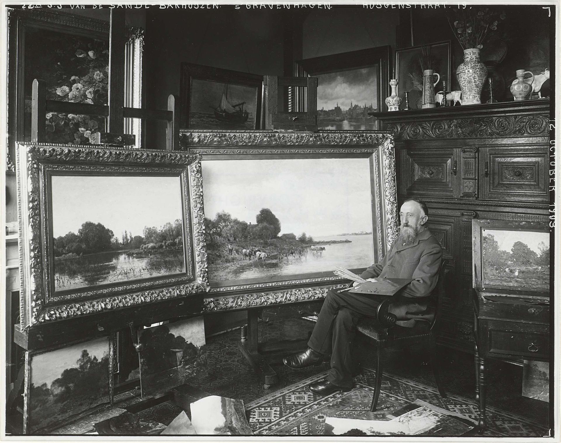 Julius van de Sande Bakhuyzen in zijn atelier op de Huijgenstraat 19 in Den Haag by Sigmund Löw