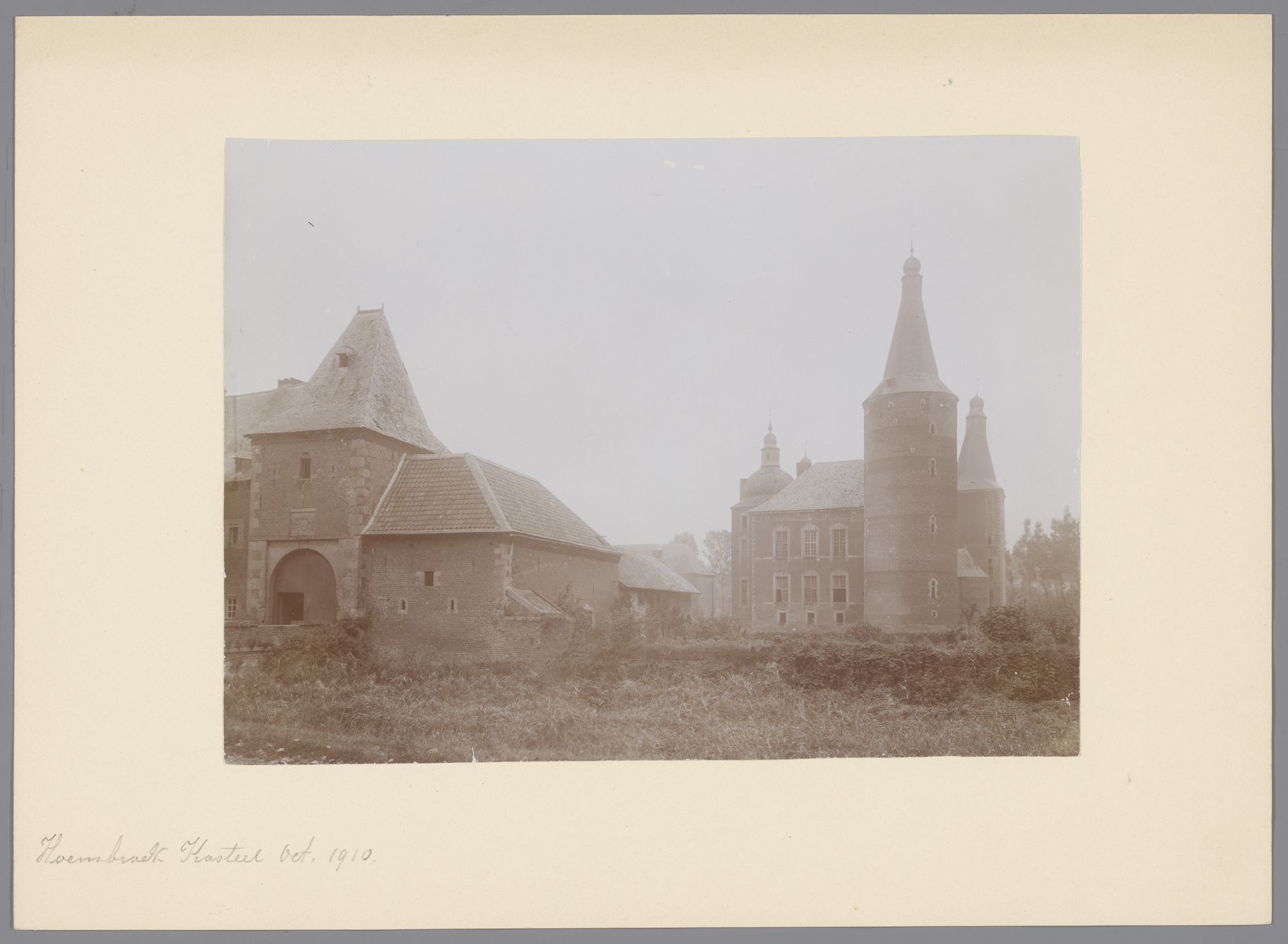 Kasteel Hoensbroek by anoniem (Monumentenzorg)