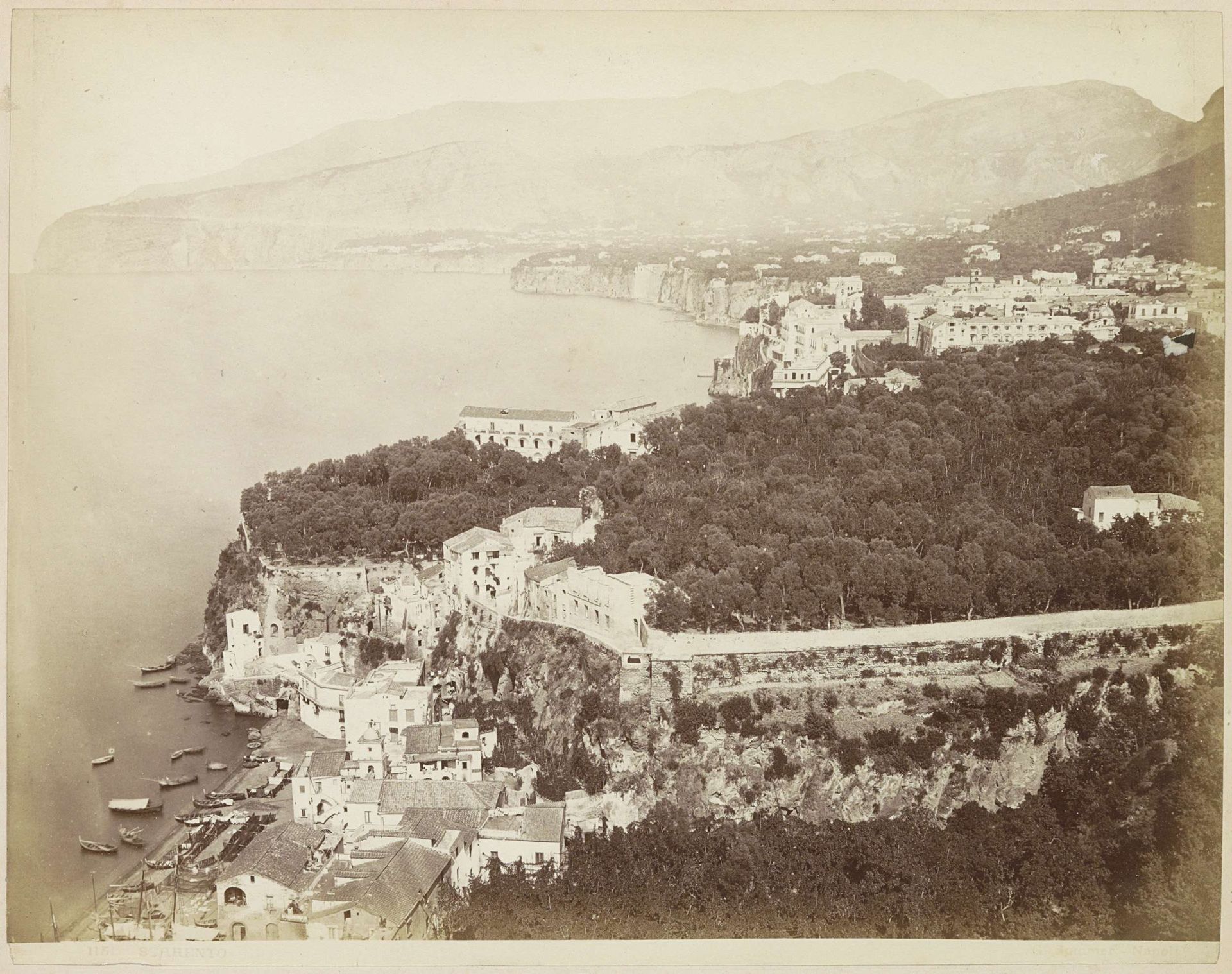 Gezicht op Sorrento by Giorgio Sommer