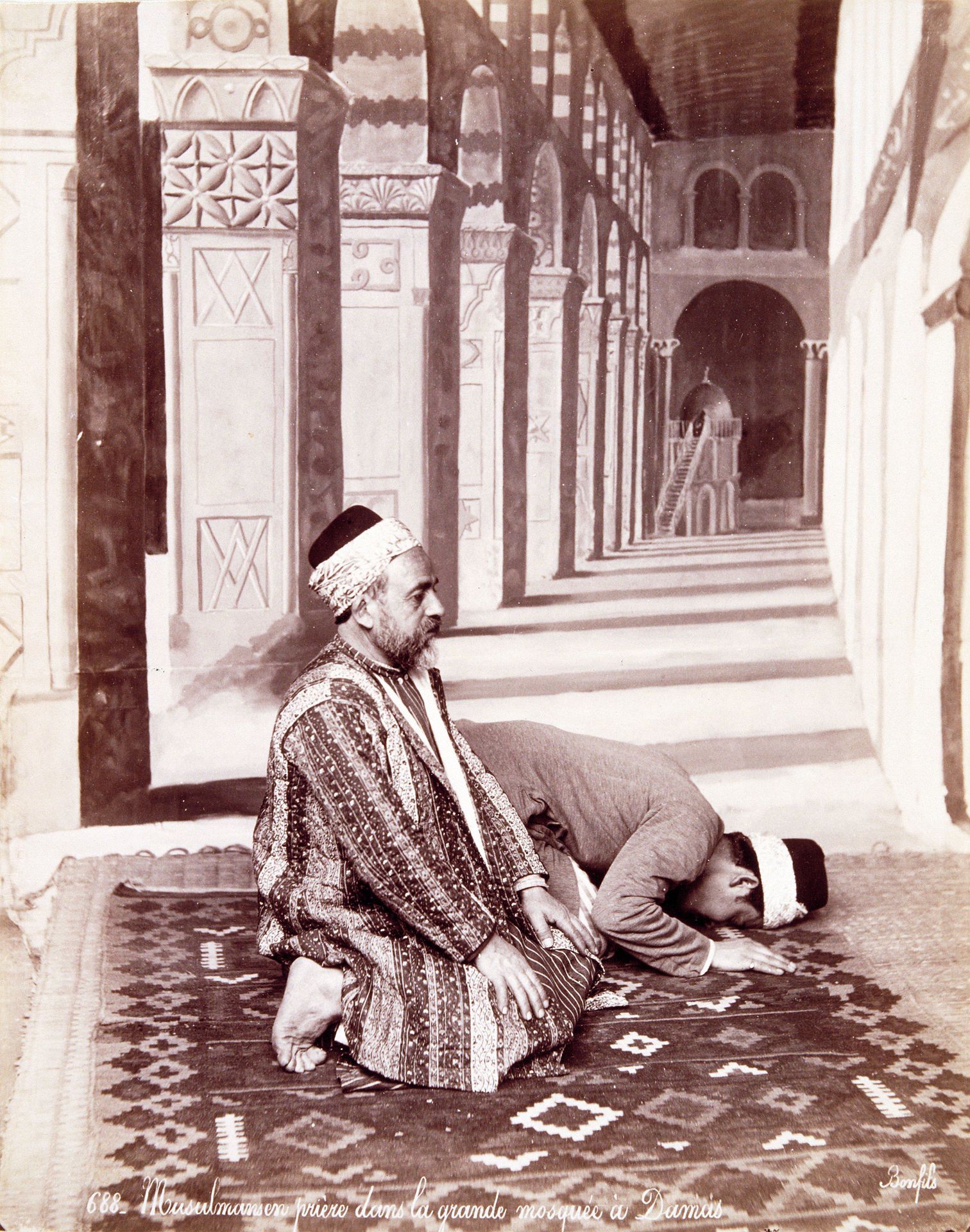 Musulmansen Prière dans la Grande Mosquée à Dumas by Félix Bonfils